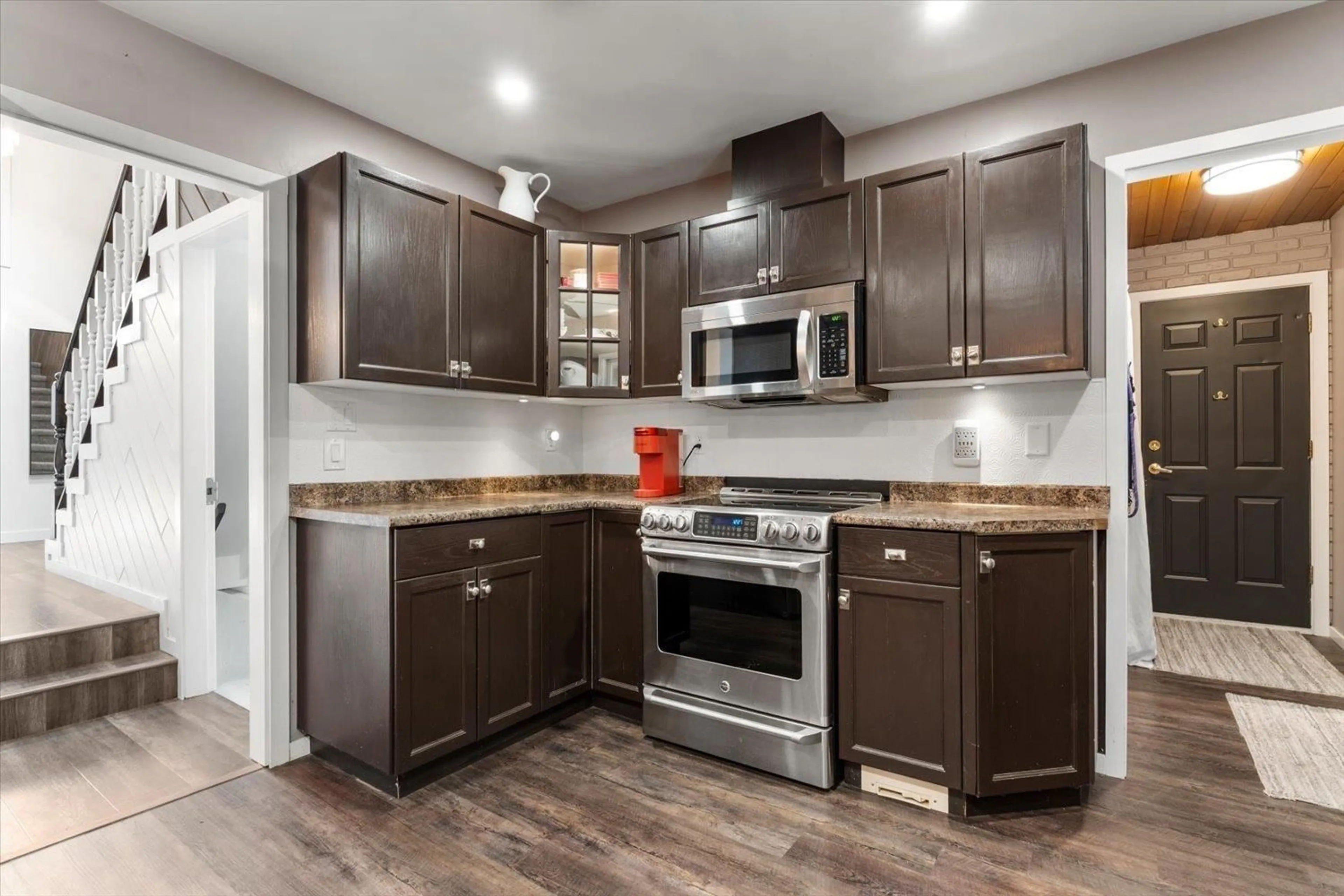 Open concept kitchen, unknown for 1752 CEDAR PLACE, Agassiz British Columbia V0M1A2