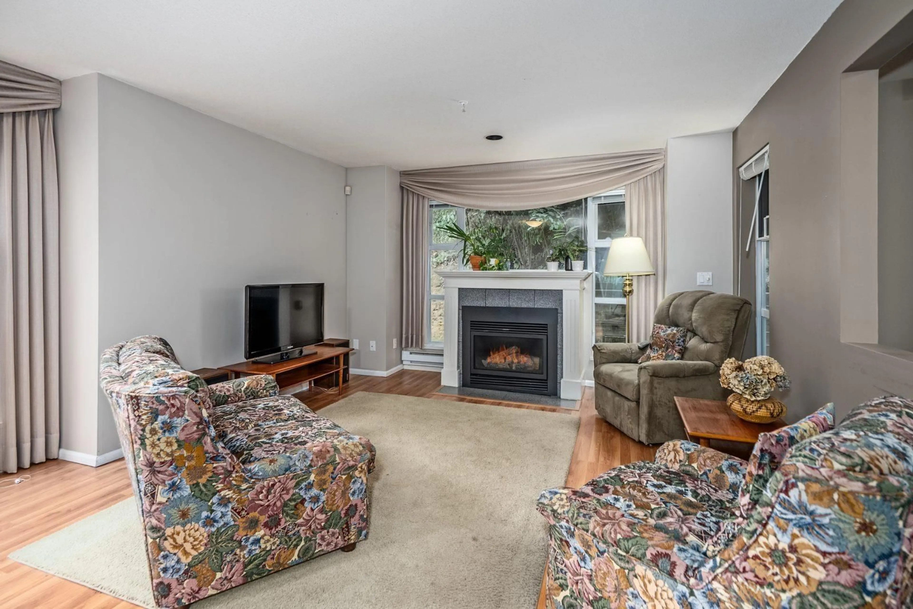 Living room with furniture, unknown for 109 - 2963 NELSON PLACE, Abbotsford British Columbia V2S7L6
