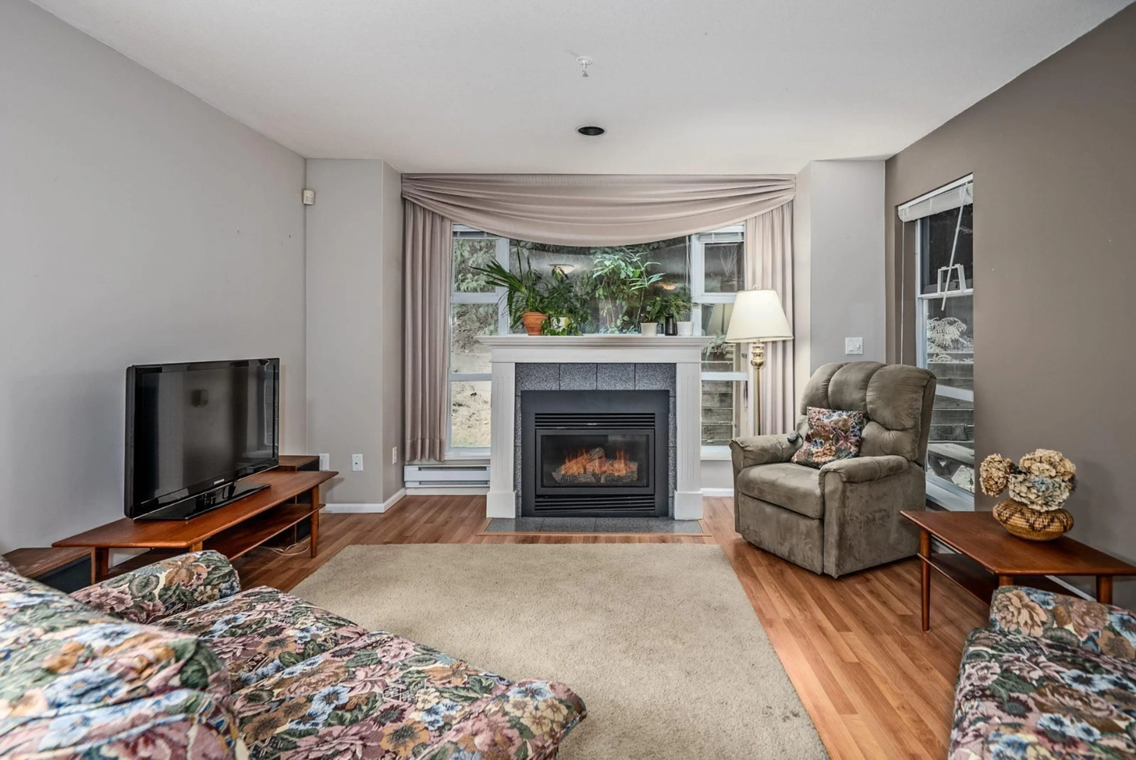 Living room with furniture, unknown for 109 - 2963 NELSON PLACE, Abbotsford British Columbia V2S7L6