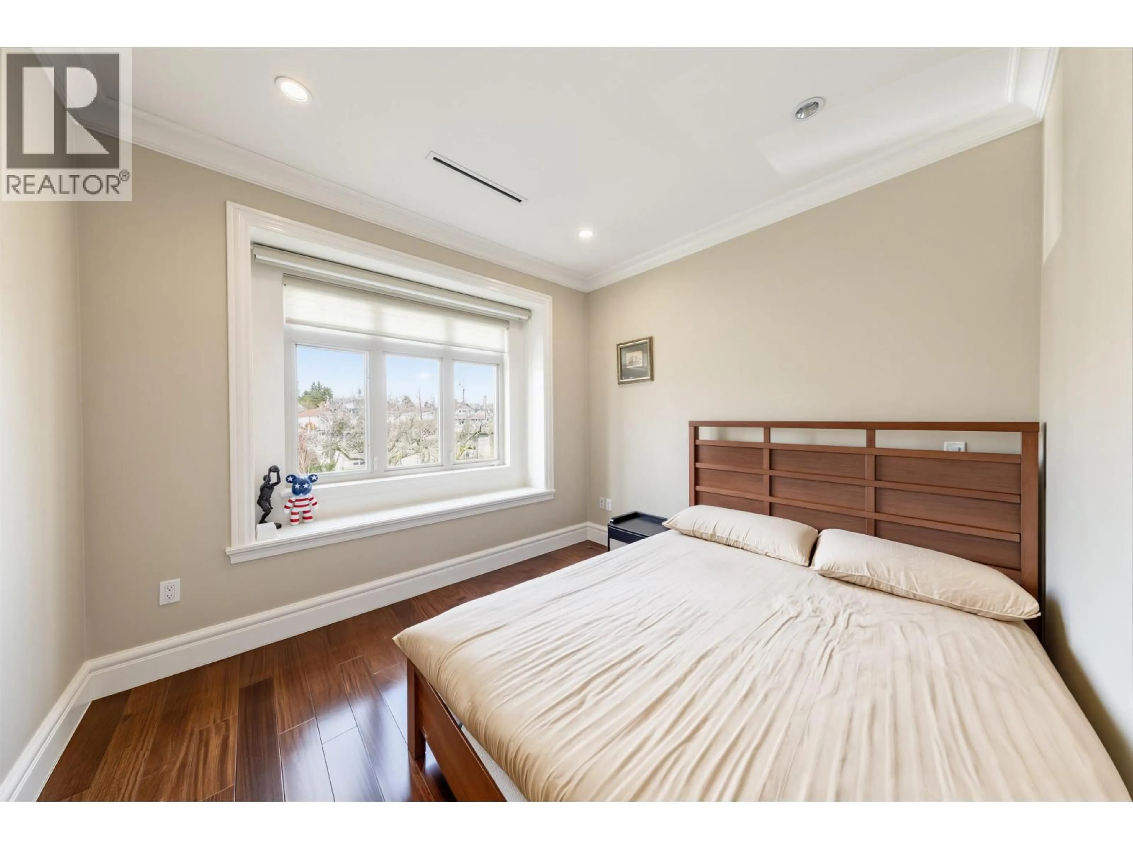 Bedroom with bed, wood/laminate floor for 172 46TH AVENUE, Vancouver British Columbia V5Y2W9