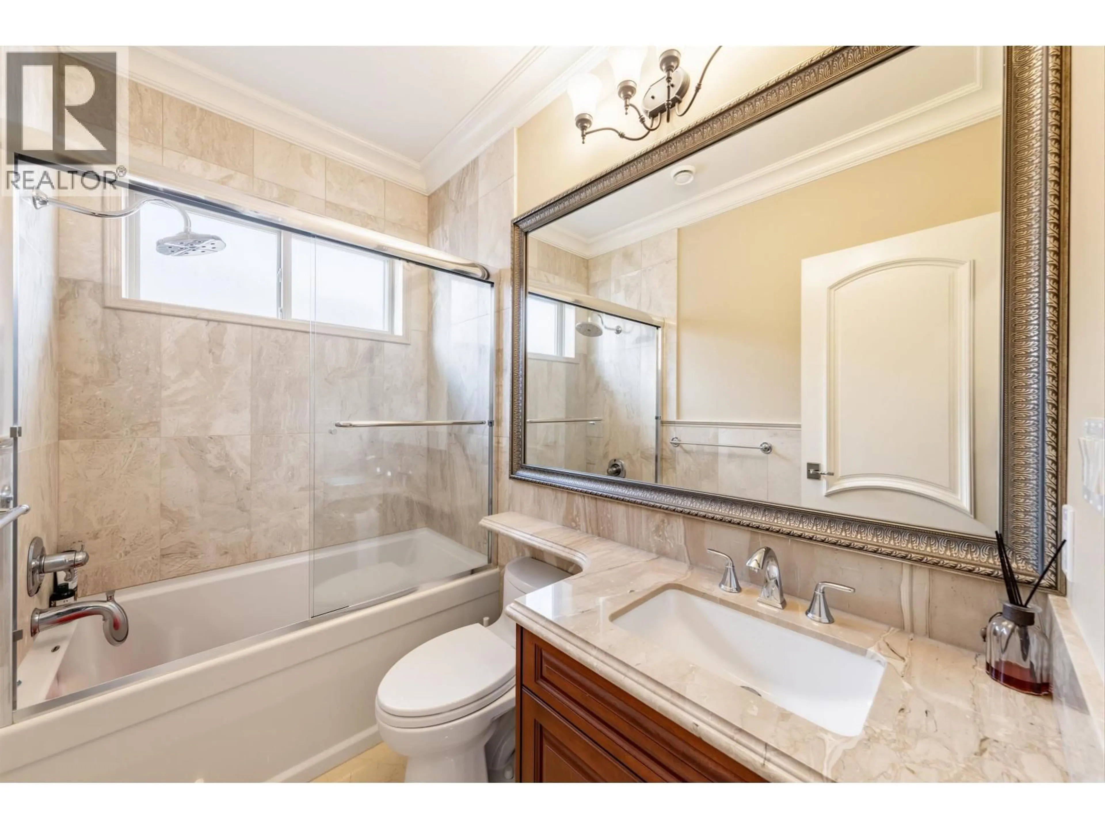 Standard bathroom, ceramic/tile floor for 172 46TH AVENUE, Vancouver British Columbia V5Y2W9