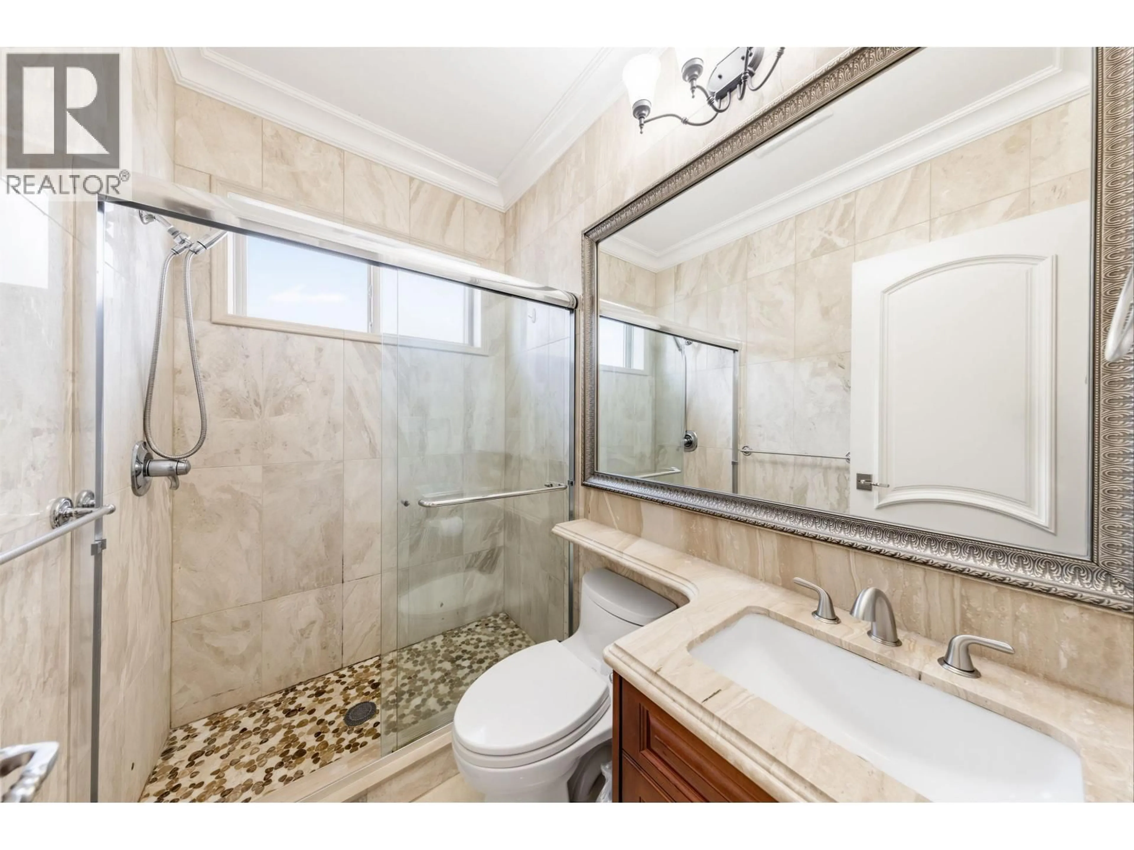 Standard bathroom, ceramic/tile floor for 172 46TH AVENUE, Vancouver British Columbia V5Y2W9