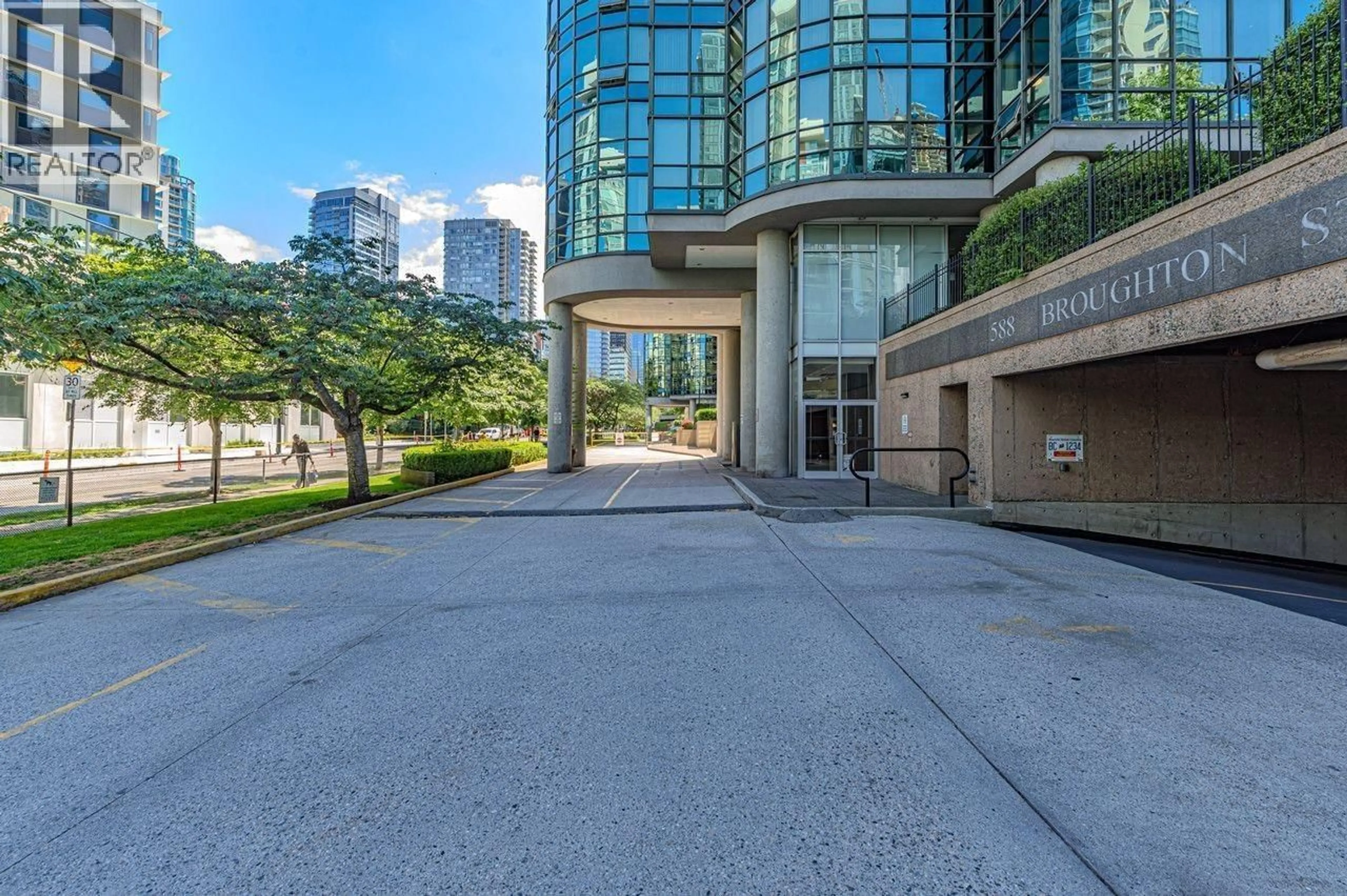 Indoor foyer for 1806 - 588 BROUGHTON STREET, Vancouver British Columbia V6G3E3