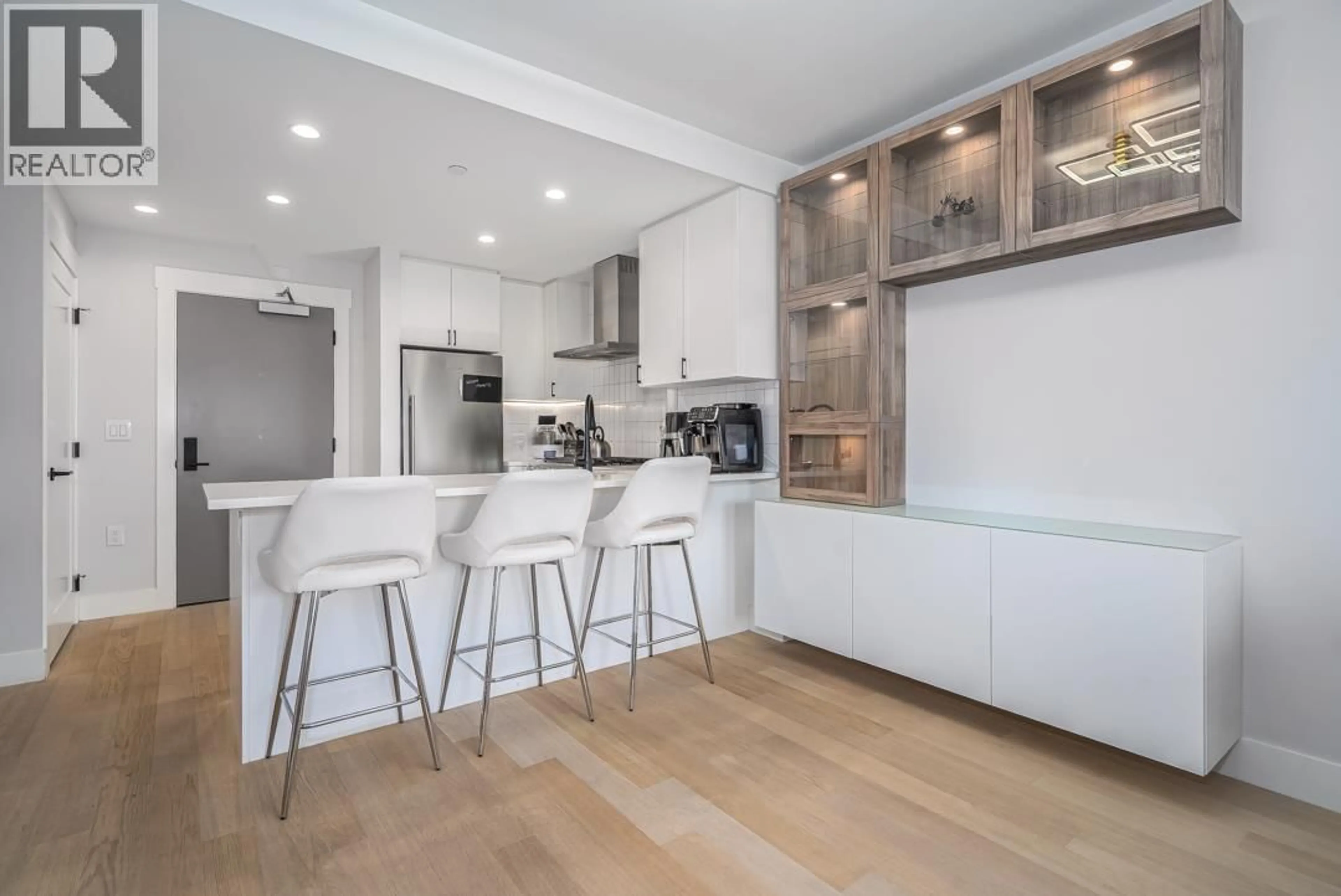 Open concept kitchen, wood/laminate floor for 303 - 22226 BROWN AVENUE, Maple Ridge British Columbia V2X4R2