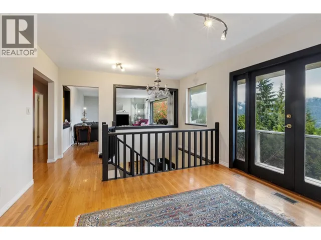 556 BALLANTREE ROAD, West Vancouver 5