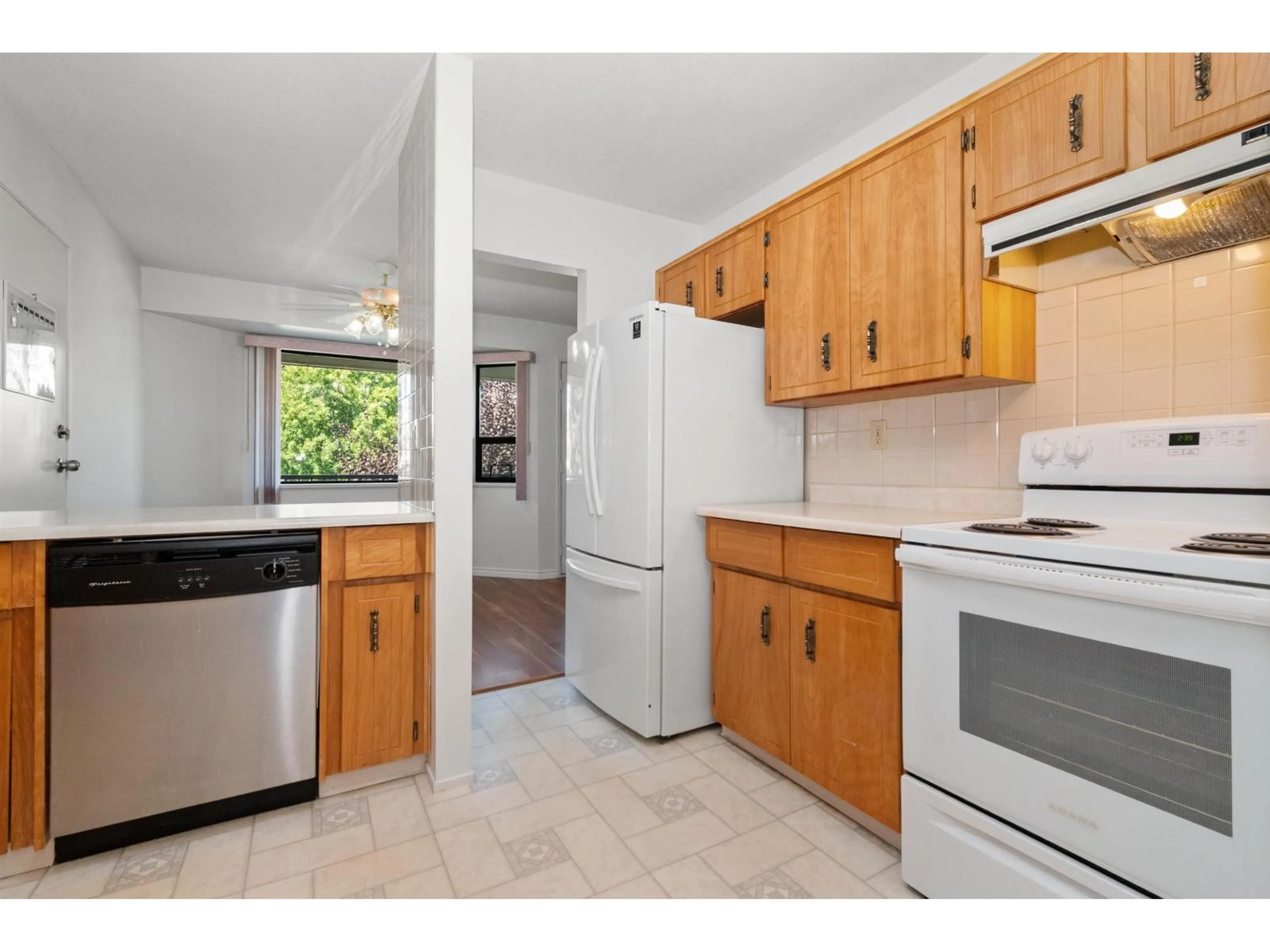 Standard kitchen, unknown for 6 - 7455 HURON STREET, Chilliwack British Columbia V2R2R9