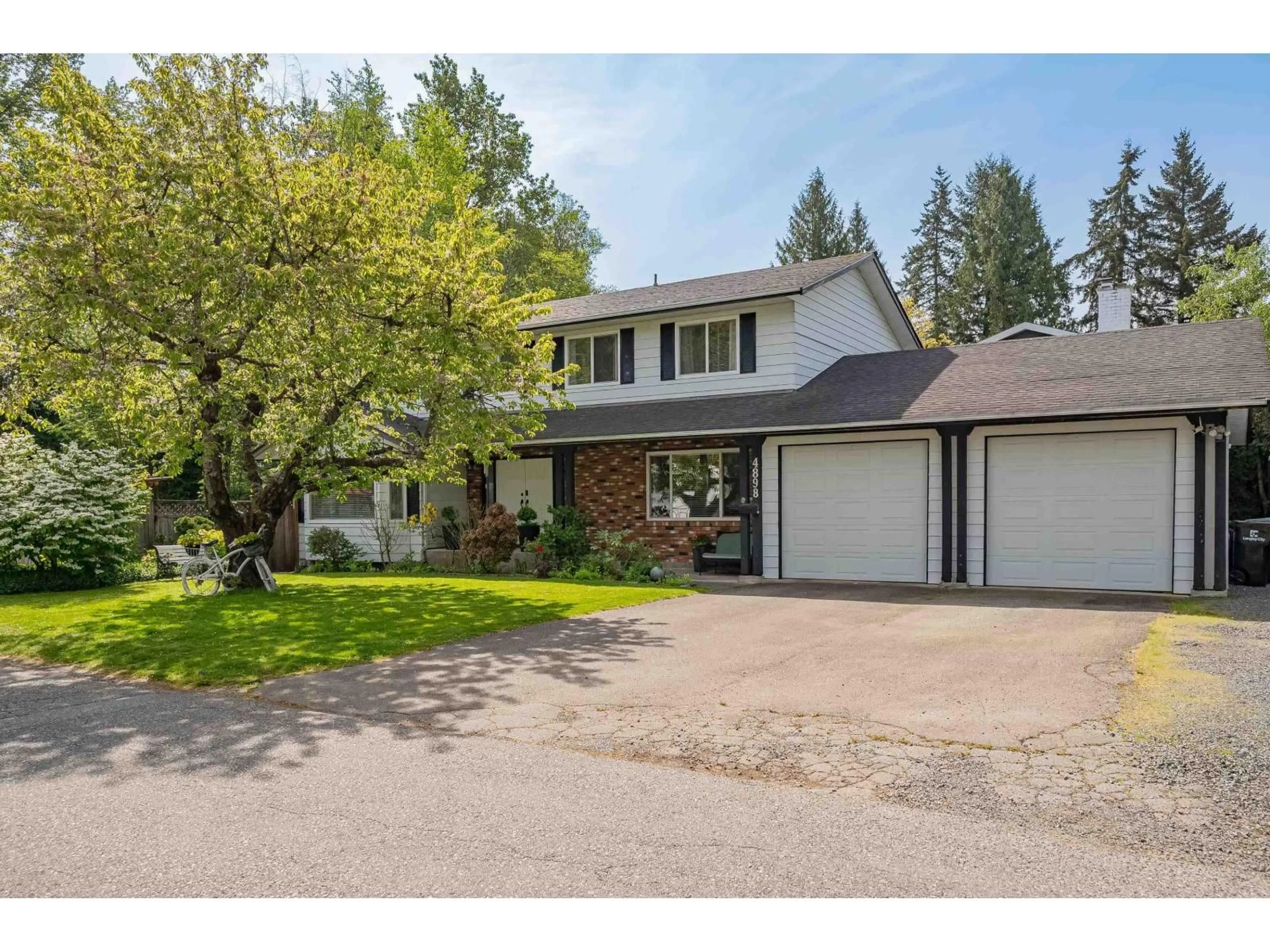 A pic from outside/outdoor area/front of a property/back of a property/a pic from drone, street for 4898 205A STREET, Langley British Columbia V3A5R1