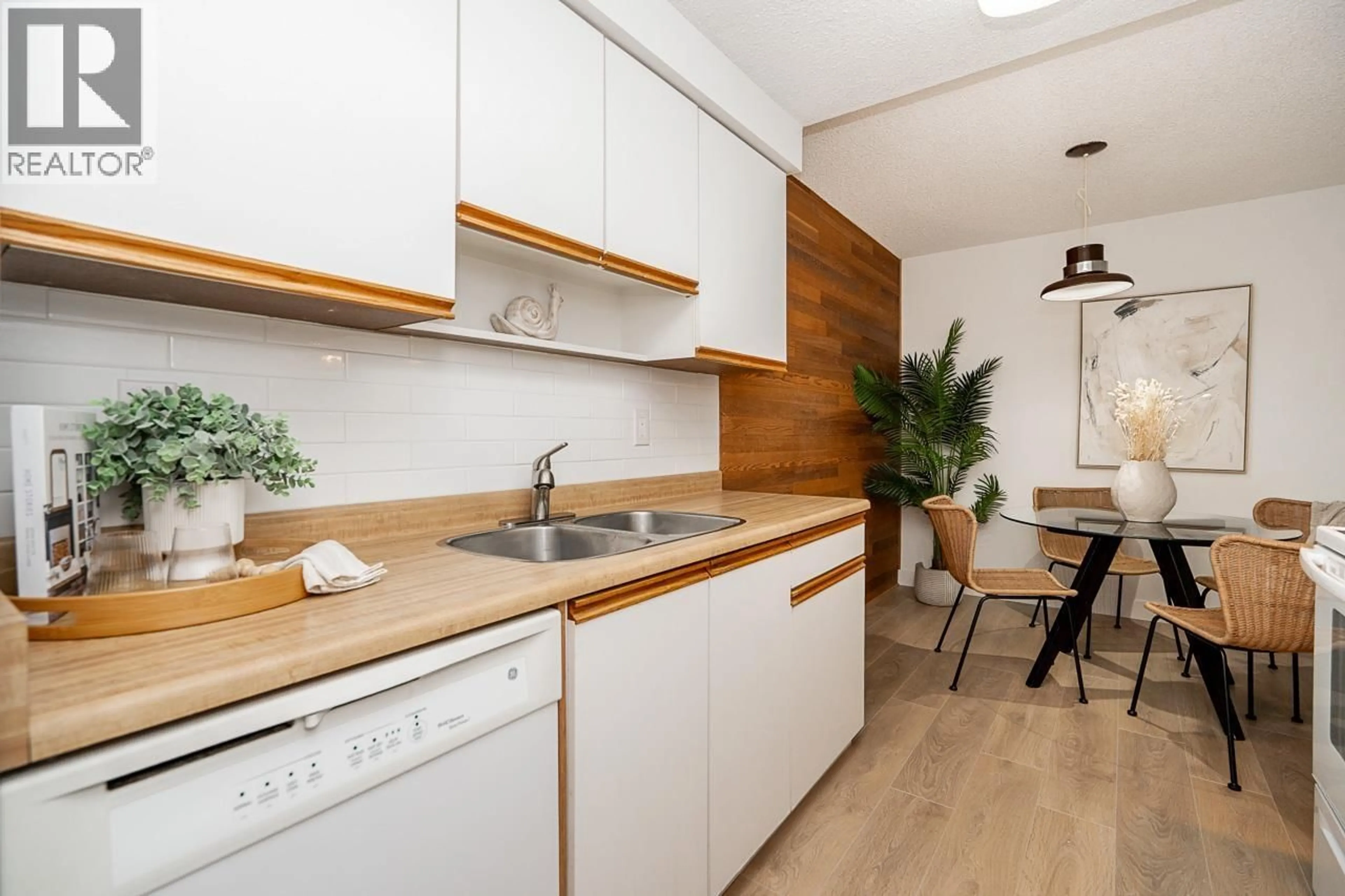 Standard kitchen, wood/laminate floor for 220 - 7055 WILMA STREET, Burnaby British Columbia V5E4B1