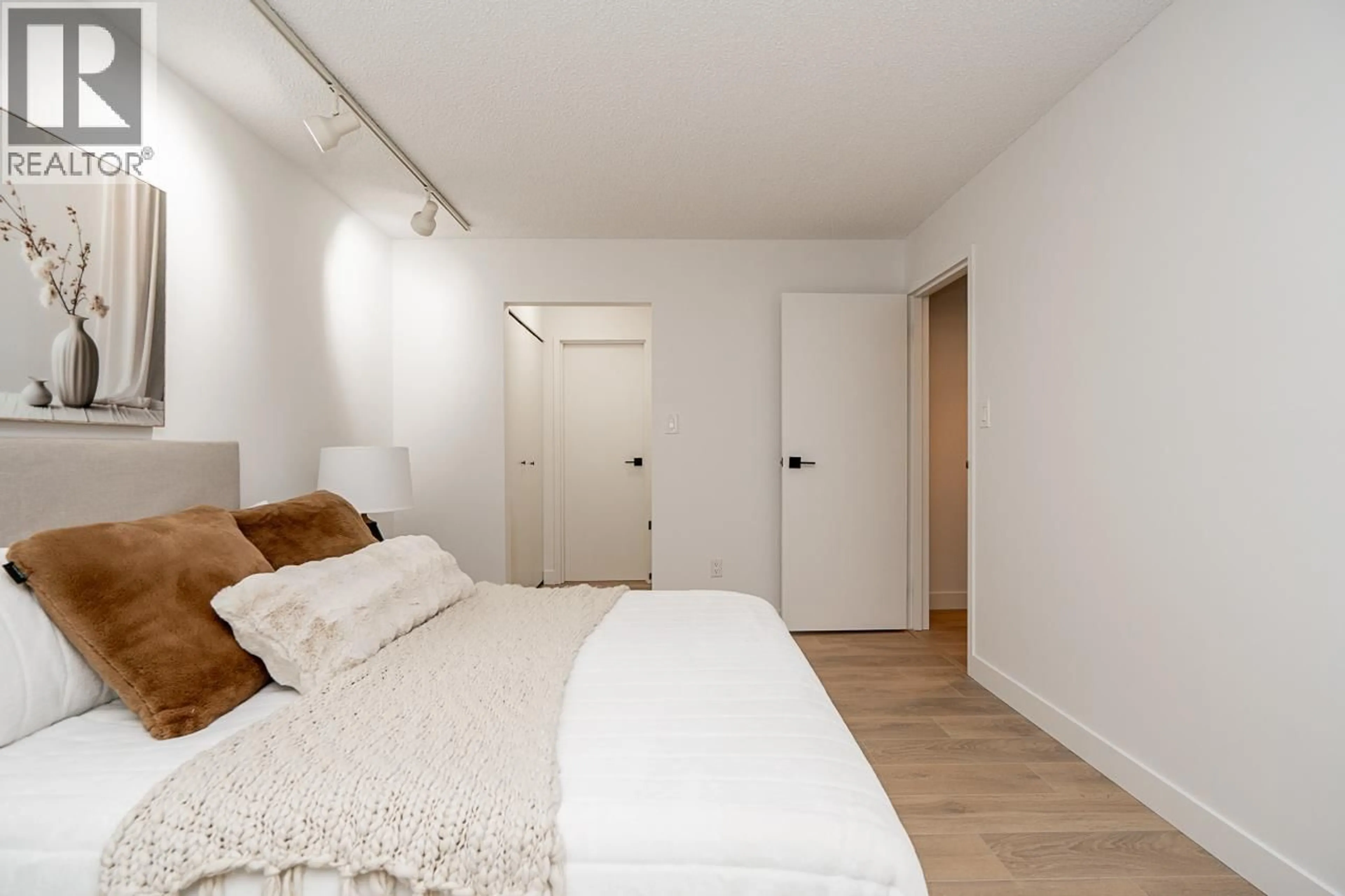 A pic of a room for 220 - 7055 WILMA STREET, Burnaby British Columbia V5E4B1