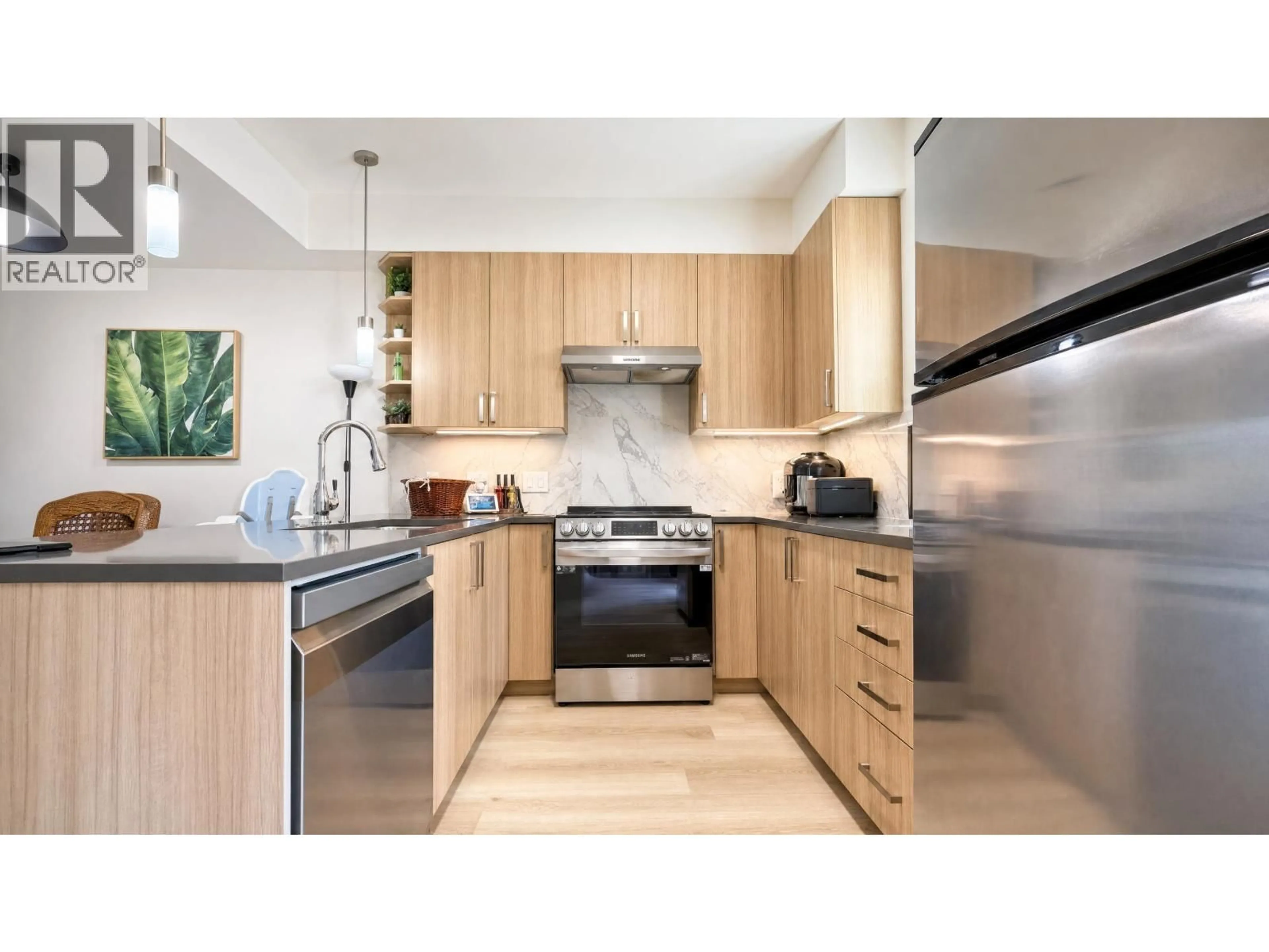 Standard kitchen, wood/laminate floor for 204 - 7168 STRIDE AVENUE, Burnaby British Columbia V3N1T7