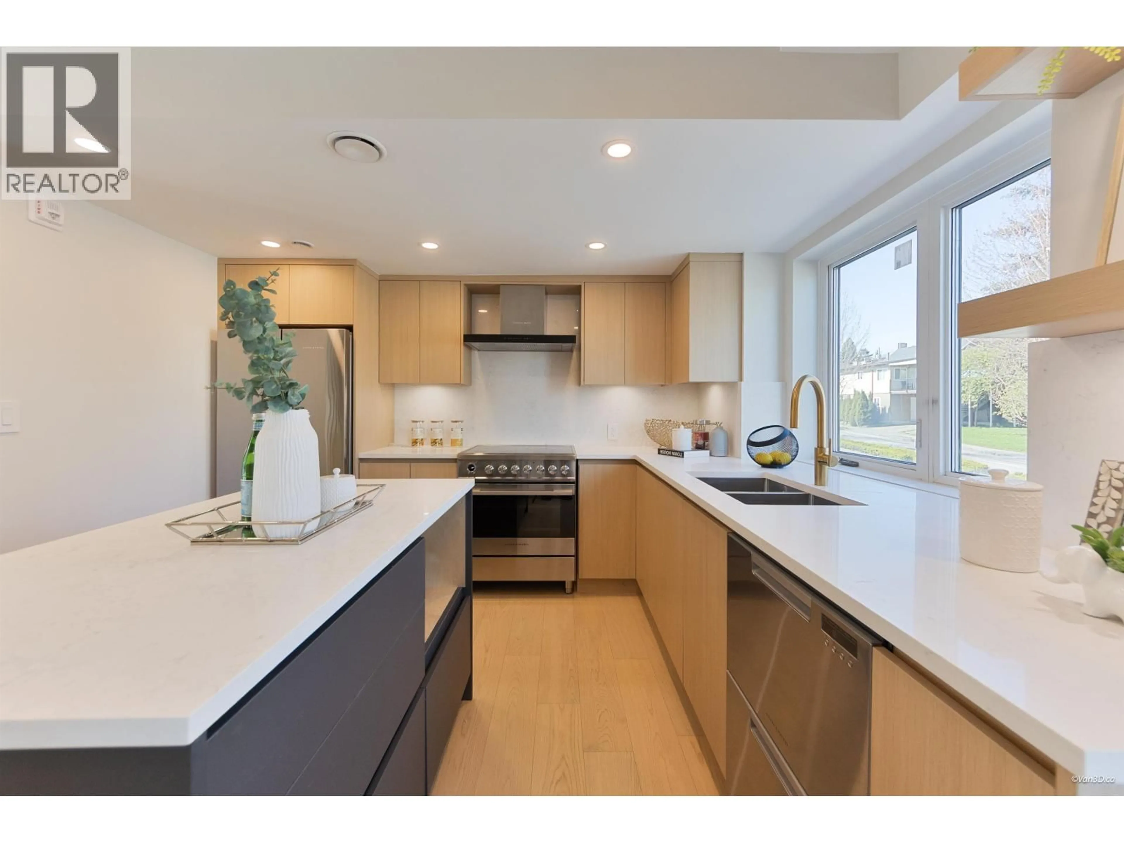 Contemporary kitchen, unknown for 103 - 1406 18TH AVENUE, Vancouver British Columbia V1V1V1