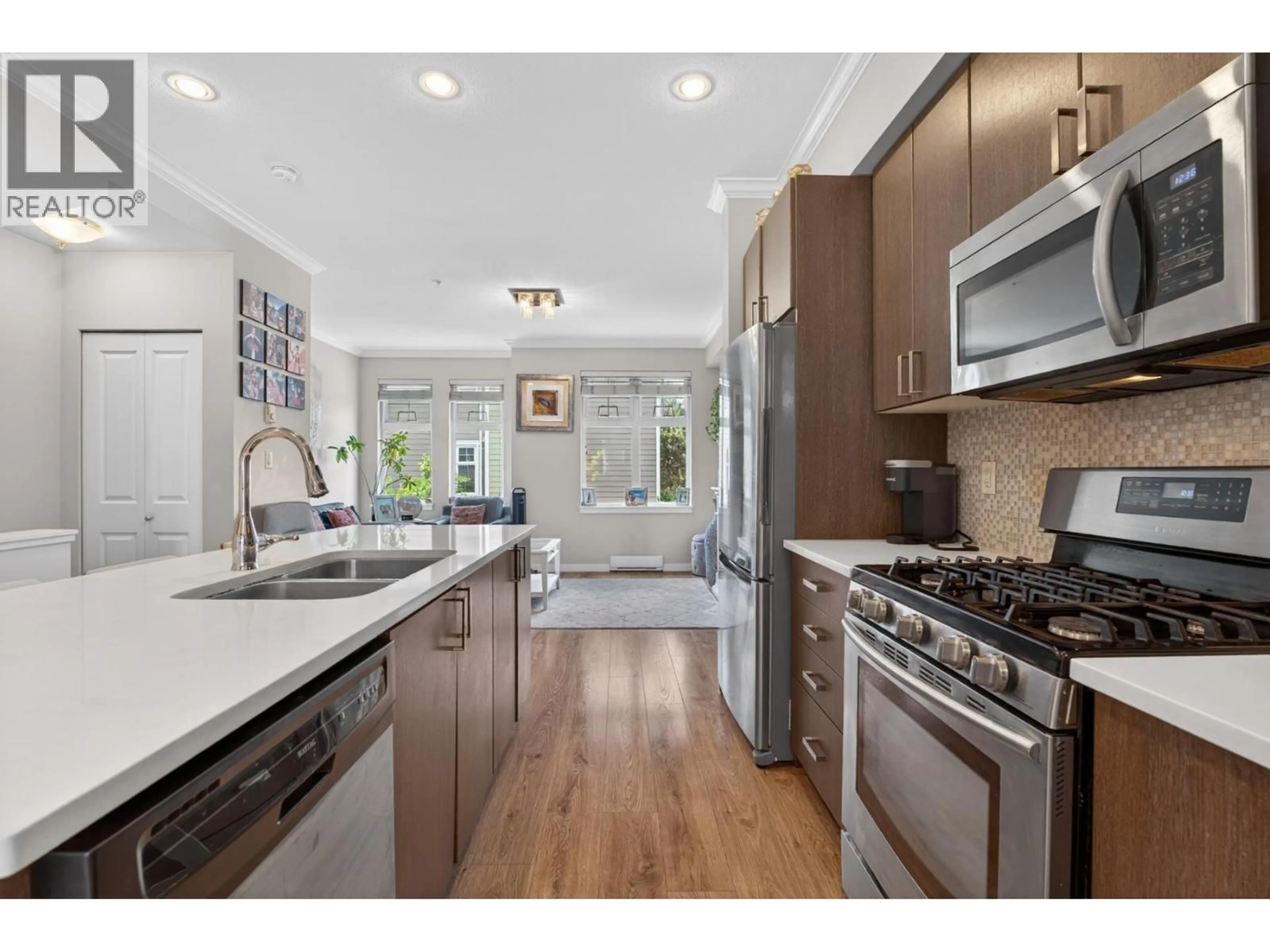 Open concept kitchen, ceramic/tile floor for 14 - 1111 EWEN AVENUE, New Westminster British Columbia V3M5E3