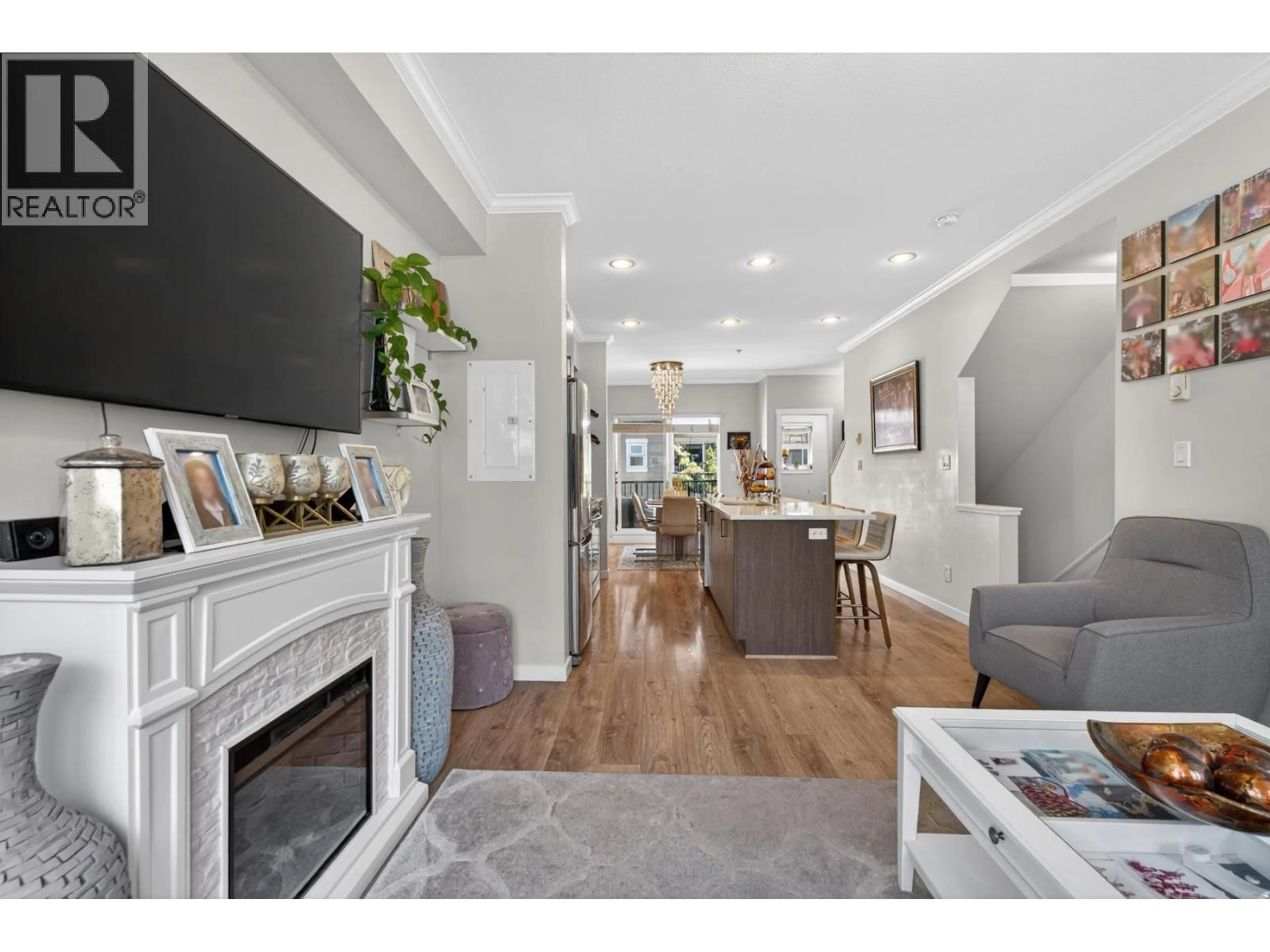Living room with furniture, unknown for 14 - 1111 EWEN AVENUE, New Westminster British Columbia V3M5E3