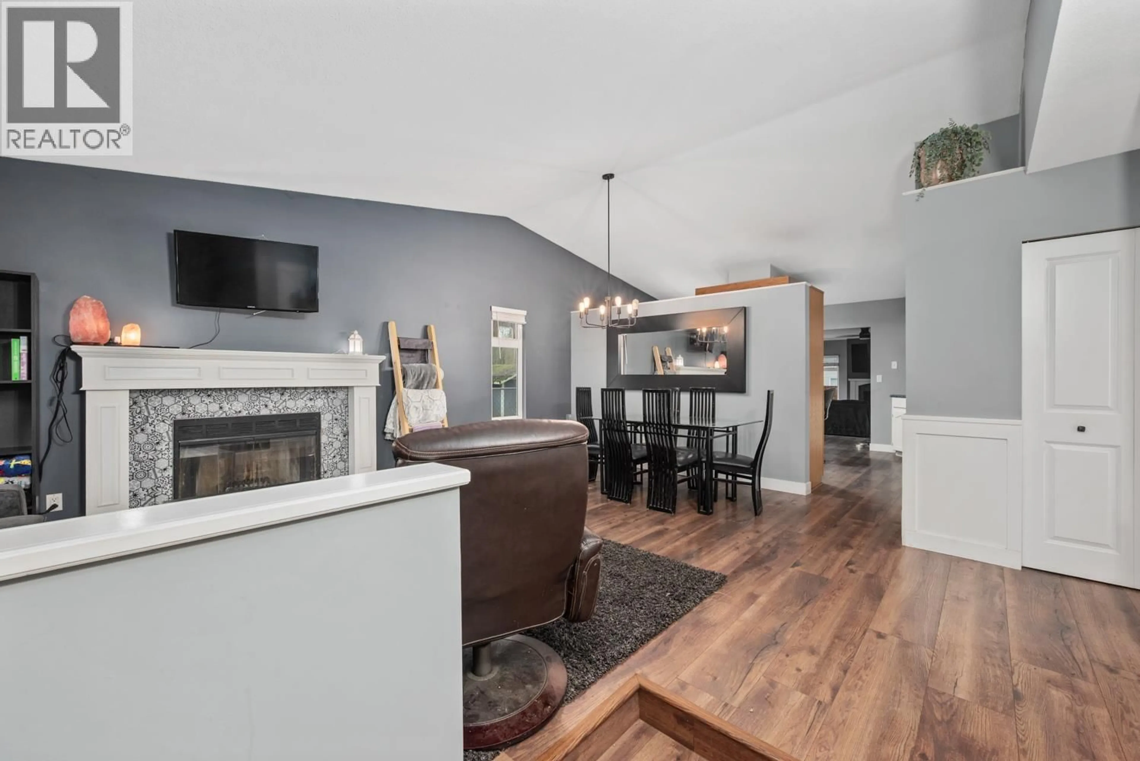 Open concept kitchen, wood/laminate floor for 11937 237A STREET, Maple Ridge British Columbia V4R1V9