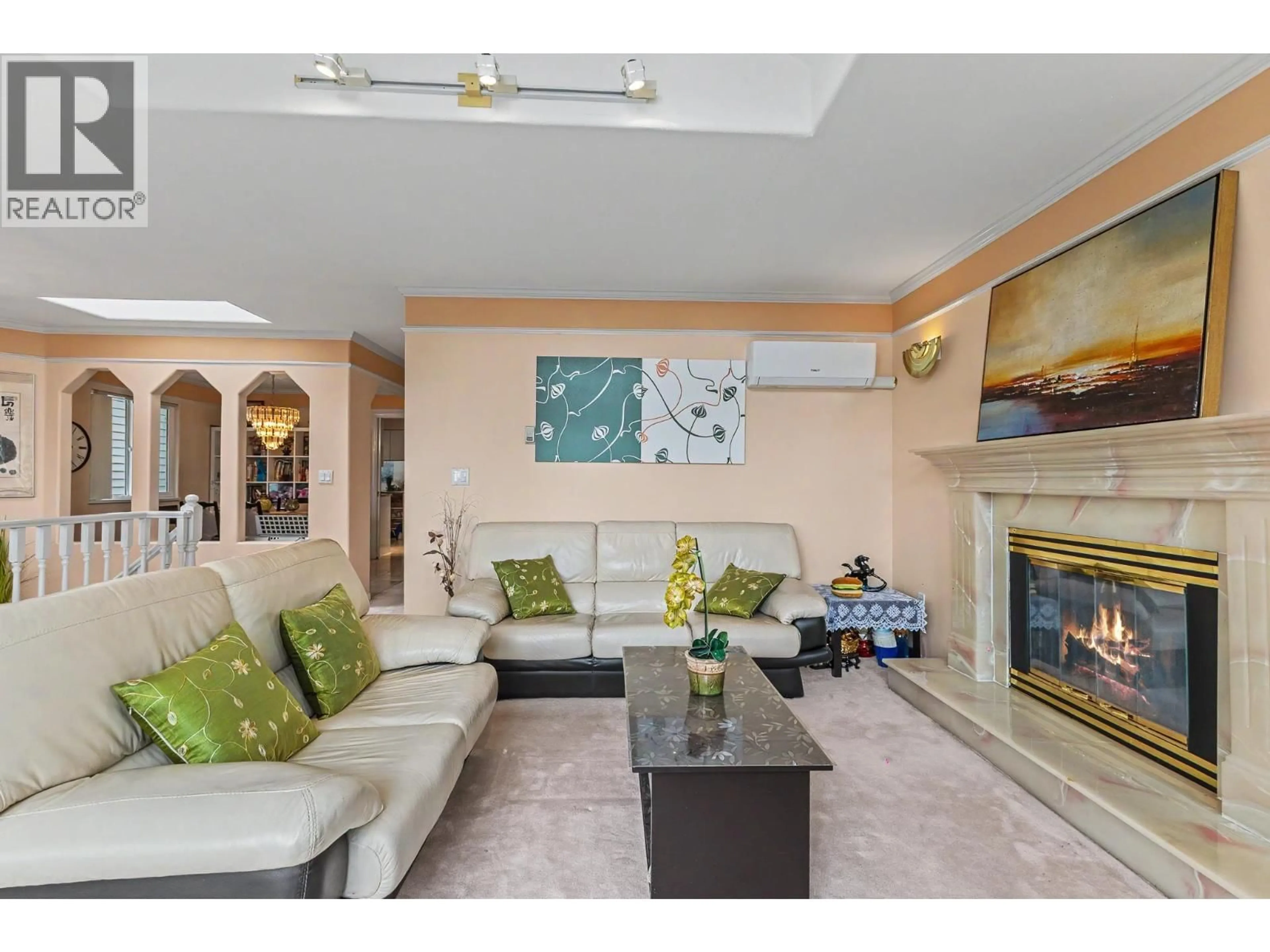 Living room with furniture, unknown for 4137 PARKER STREET, Burnaby British Columbia V5C3C2