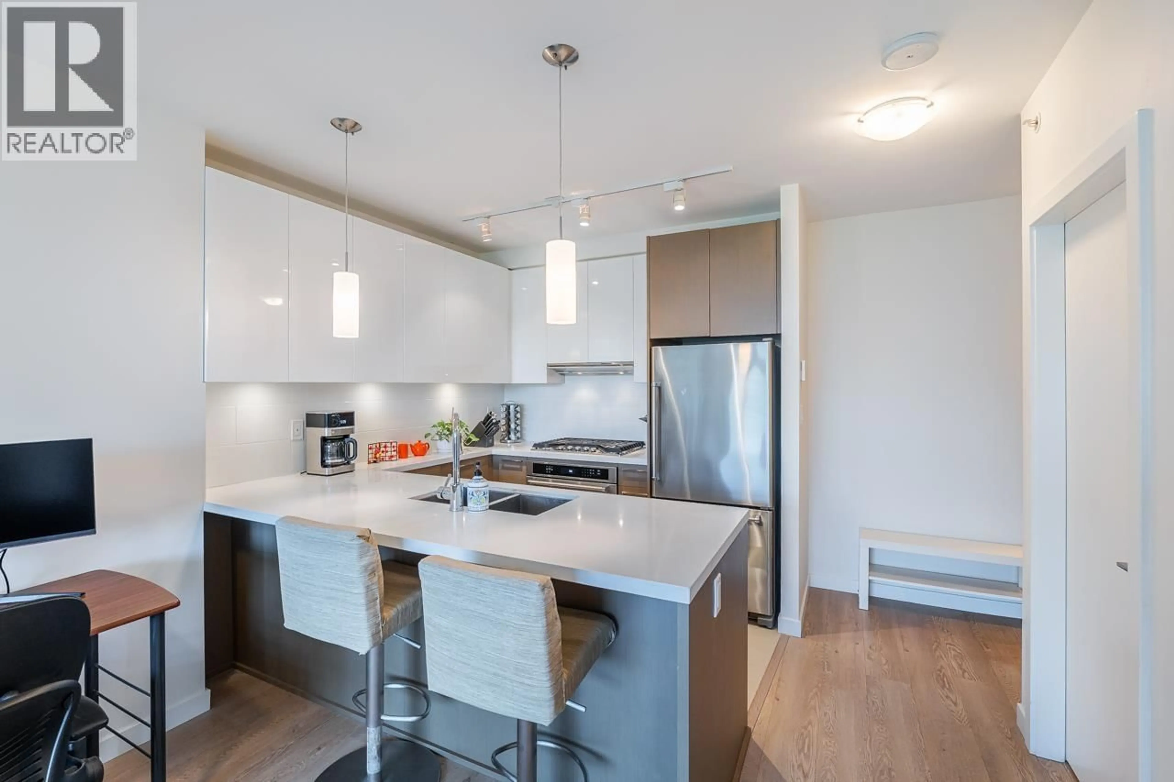 Open concept kitchen, wood/laminate floor for 2309 - 3080 LINCOLN AVENUE, Coquitlam British Columbia V3B0L9