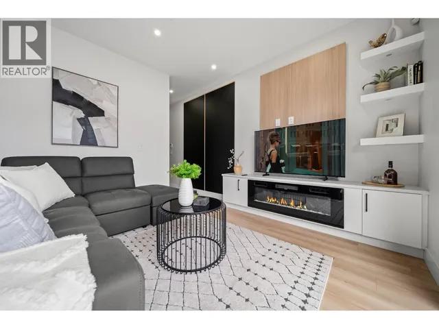 2369 ADANAC STREET, Vancouver 5