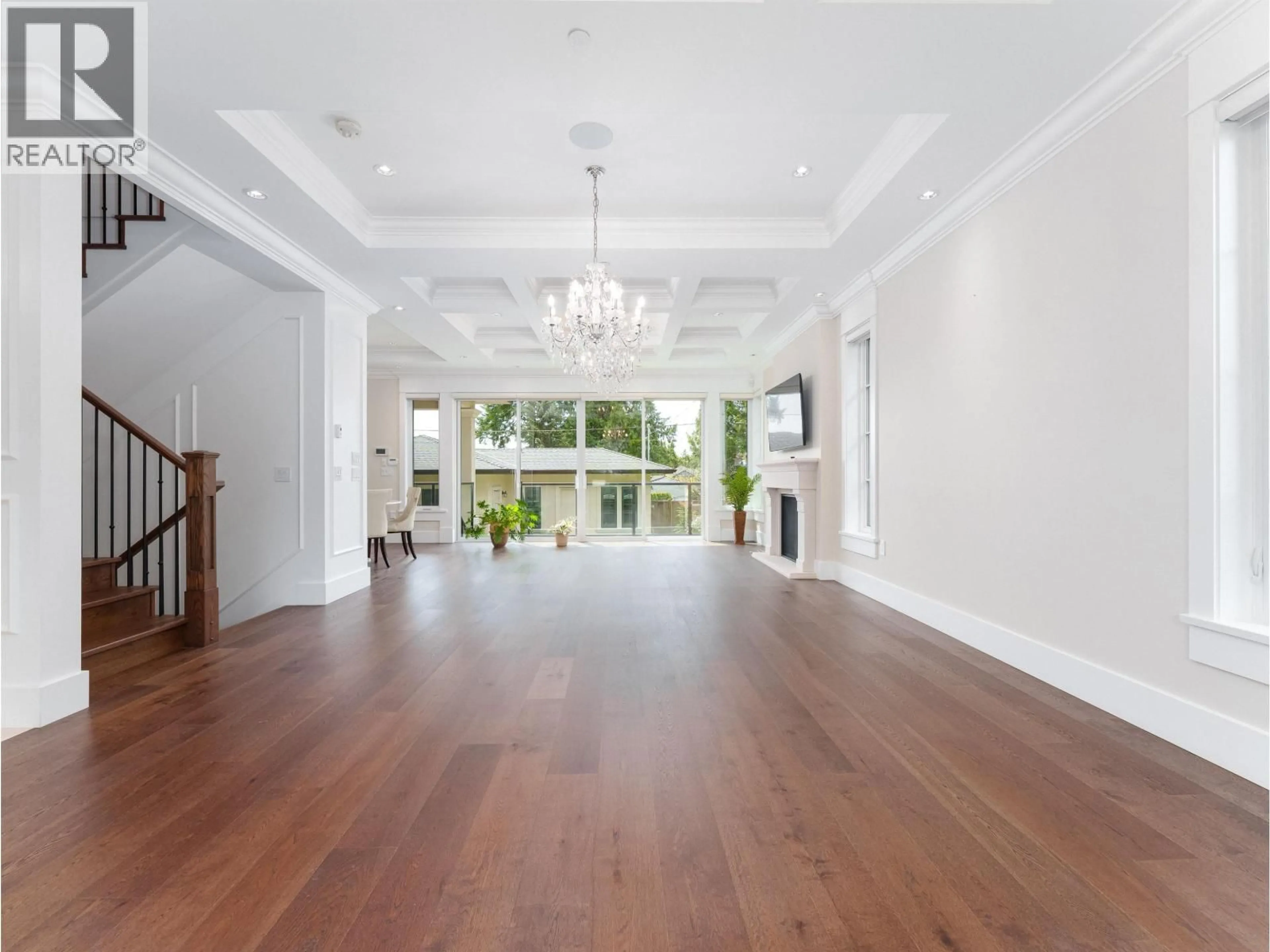 Indoor foyer for 1260 KINGS AVENUE, West Vancouver British Columbia V7T2C4