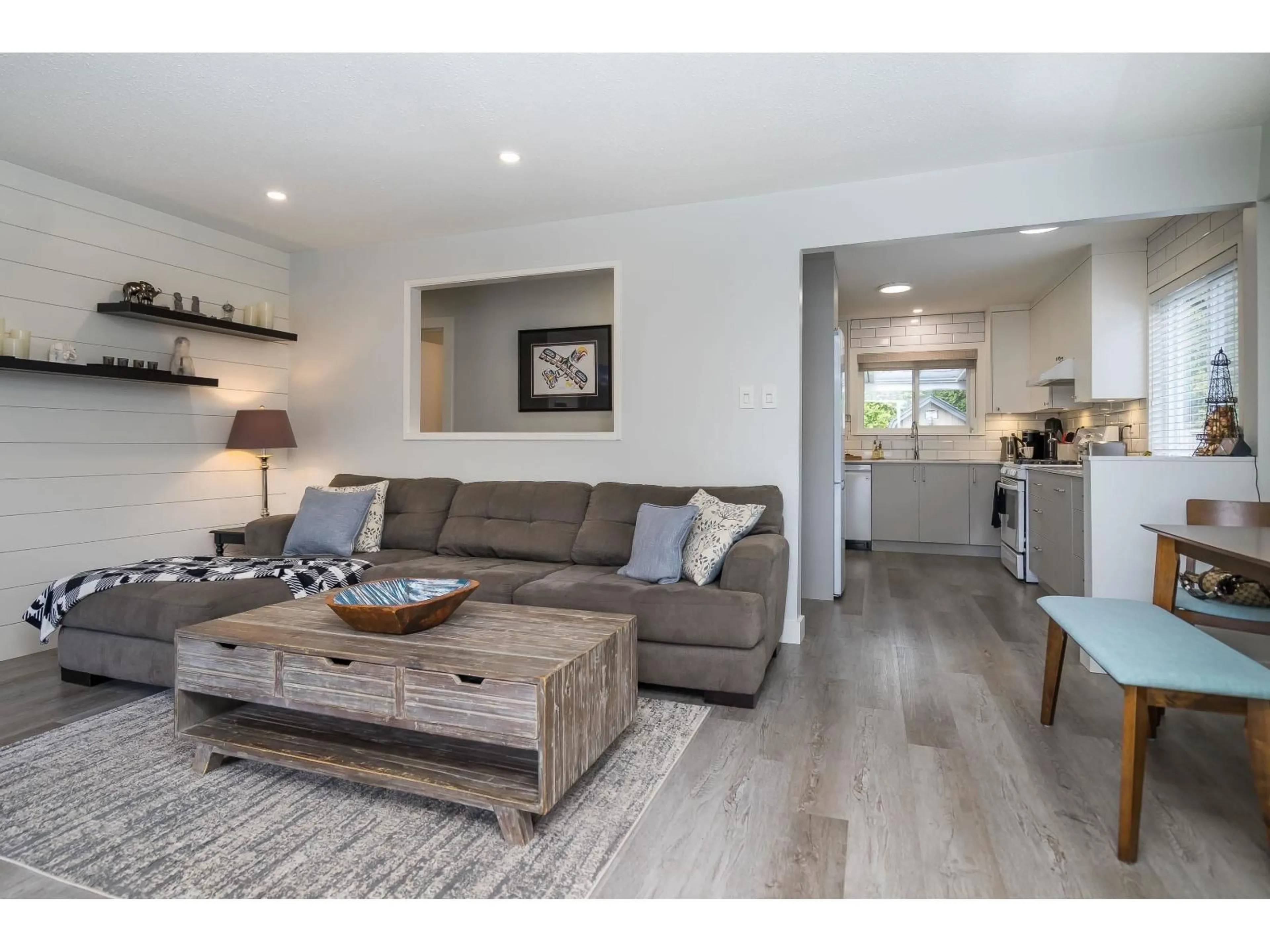 Living room with furniture, wood/laminate floor for 15669 20 AVENUE, Surrey British Columbia V4A2A7