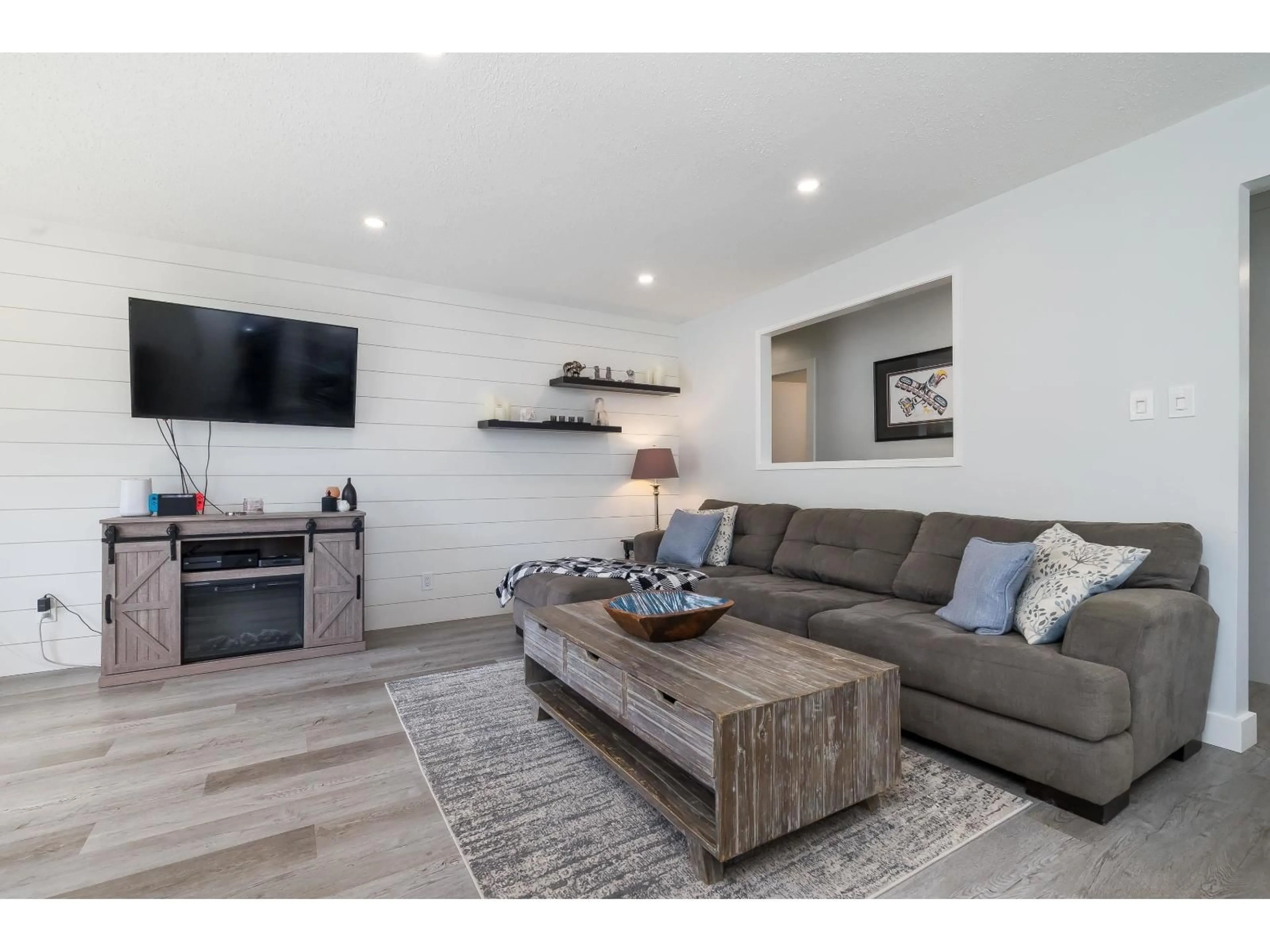 Living room with furniture, wood/laminate floor for 15669 20 AVENUE, Surrey British Columbia V4A2A7