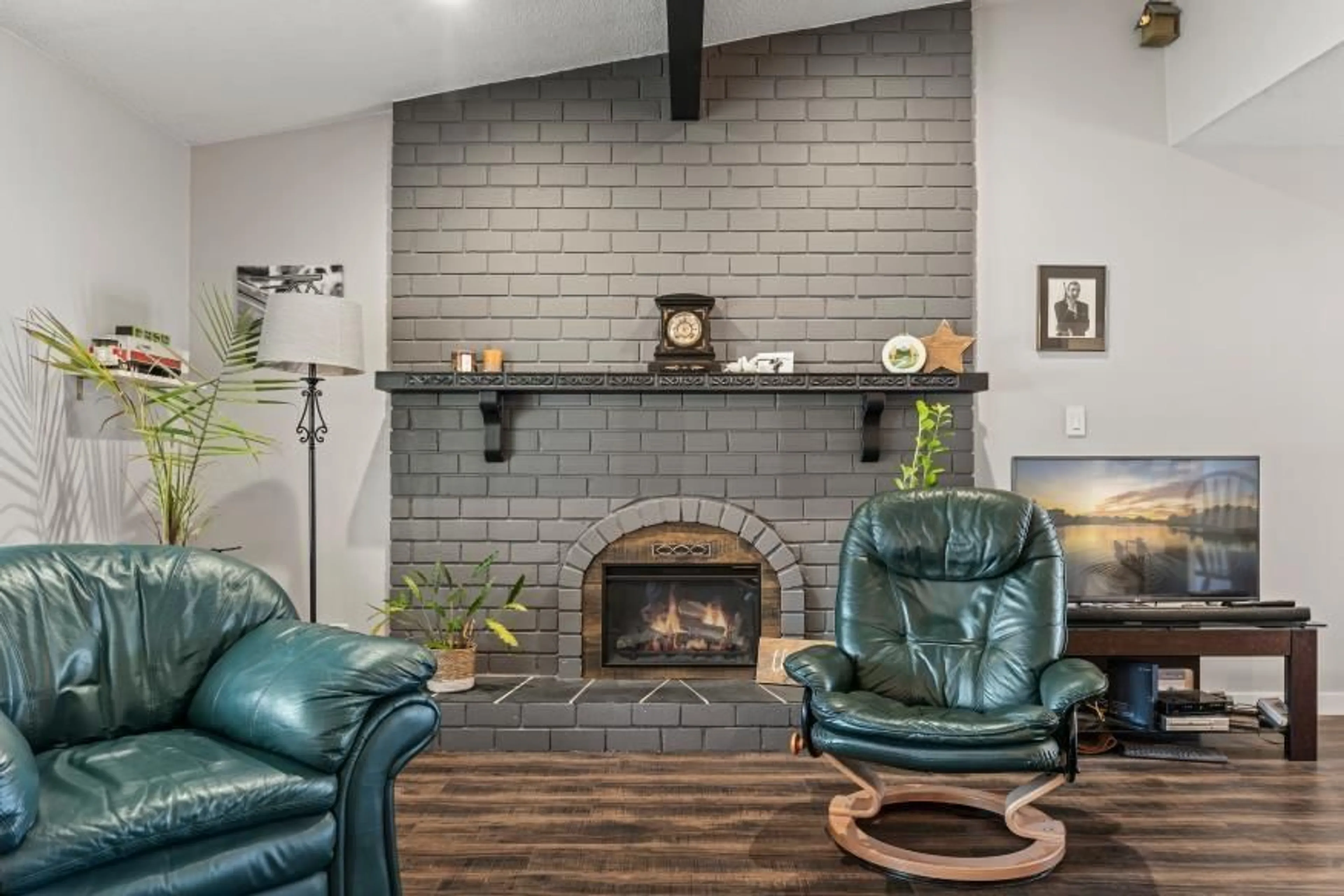 Living room with furniture, unknown for 34313 GEORGE FERGUSON WAY, Abbotsford British Columbia V2S2N6