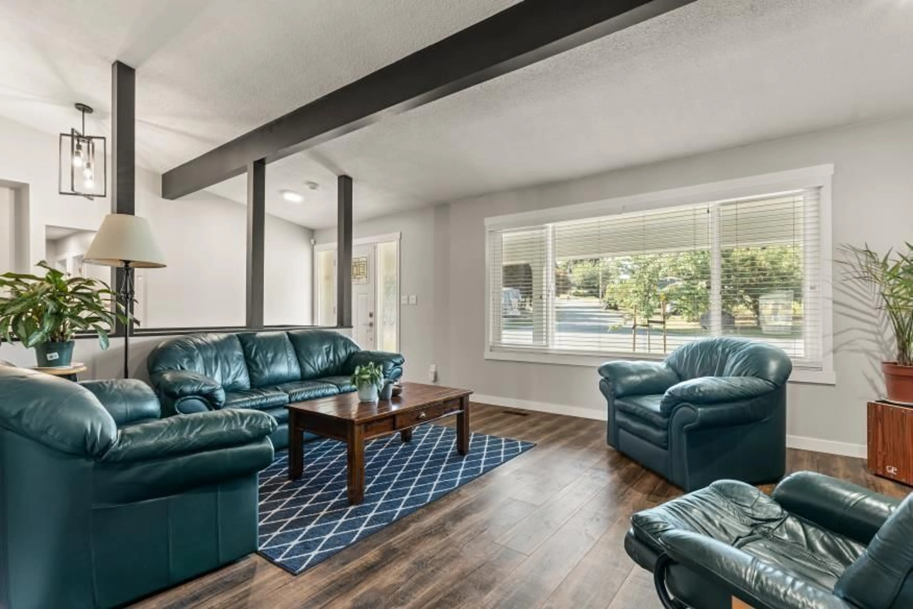 Living room with furniture, wood/laminate floor for 34313 GEORGE FERGUSON WAY, Abbotsford British Columbia V2S2N6