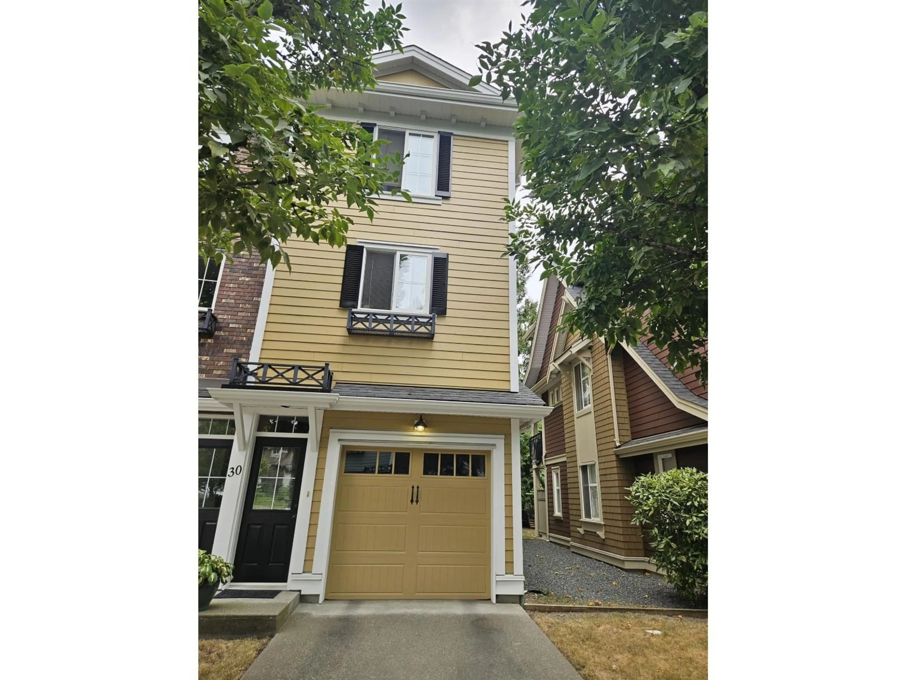 Home with vinyl exterior material, street for 30 - 5805 SAPPERS WAY, Chilliwack British Columbia V2R0L7