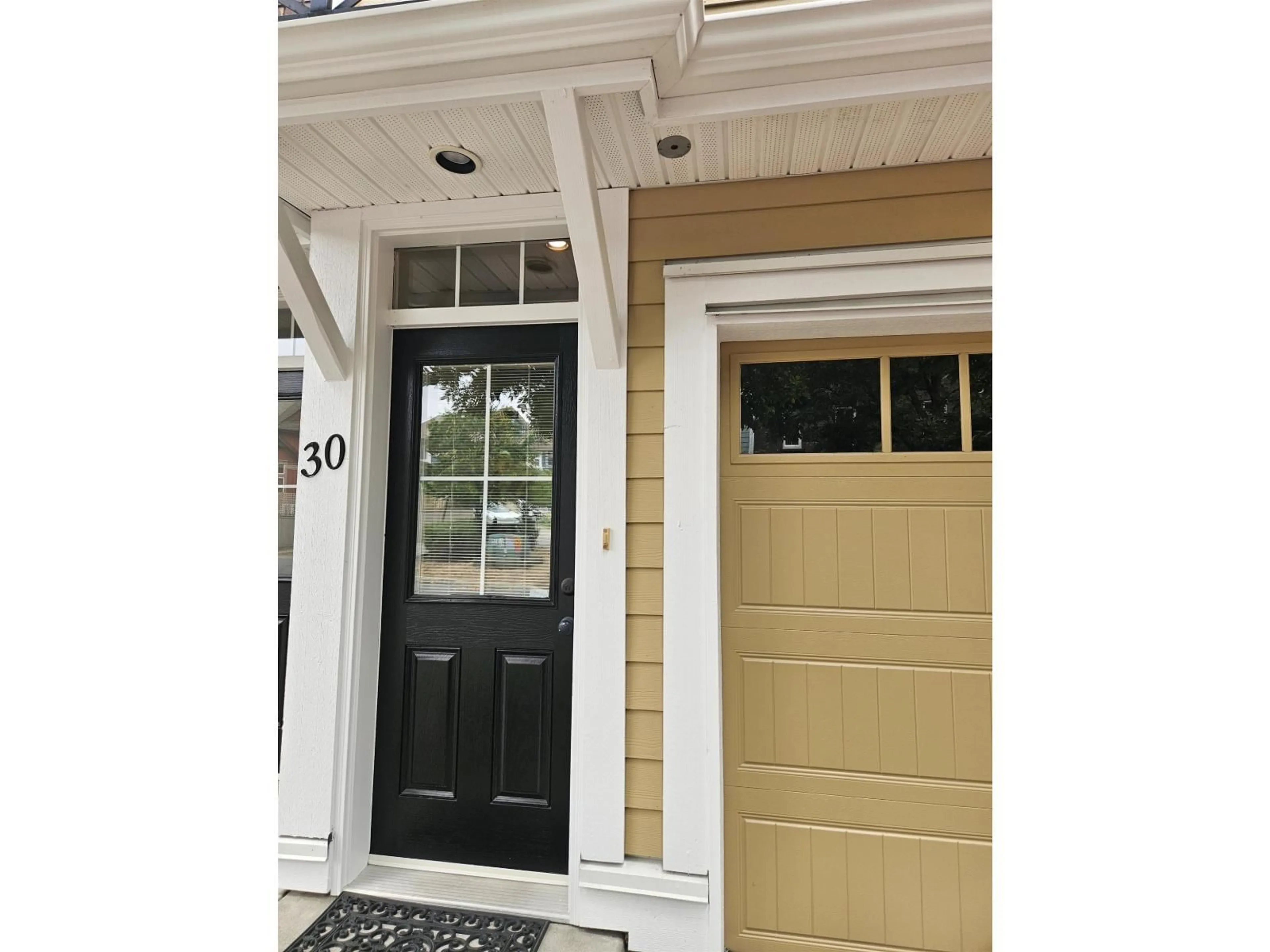 Indoor entryway for 30 - 5805 SAPPERS WAY, Chilliwack British Columbia V2R0L7