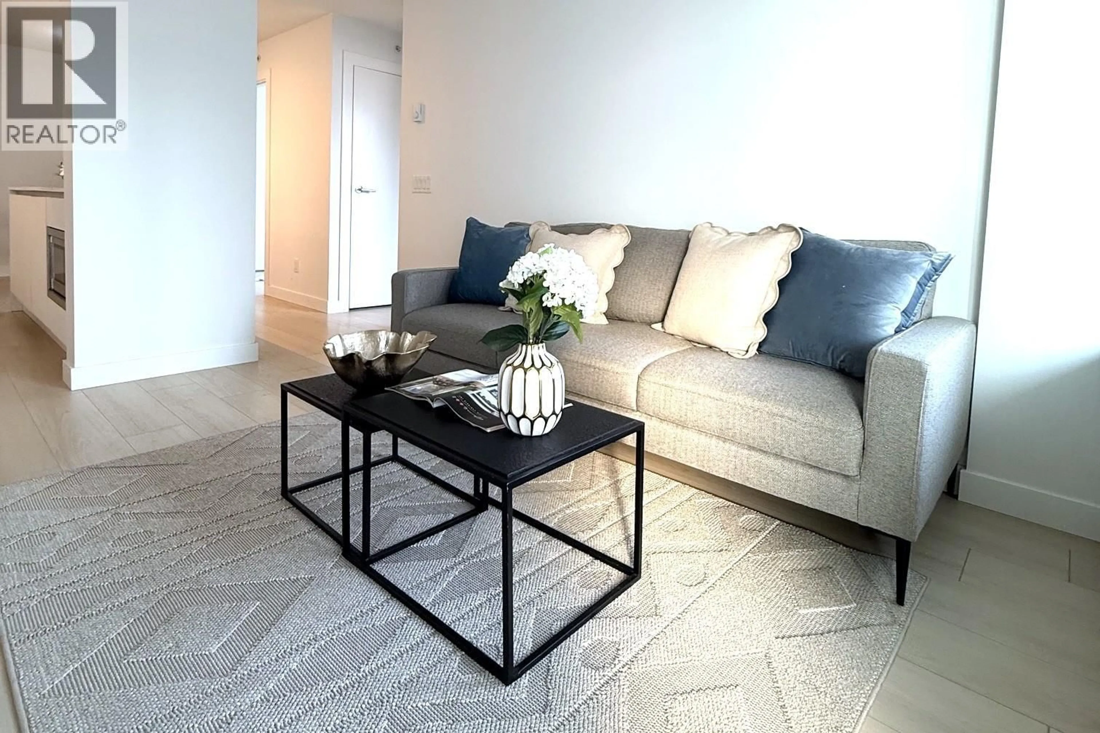 Living room with furniture, carpet floor for 1005 - 988 QUAYSIDE DRIVE, New Westminster British Columbia V3M0L5