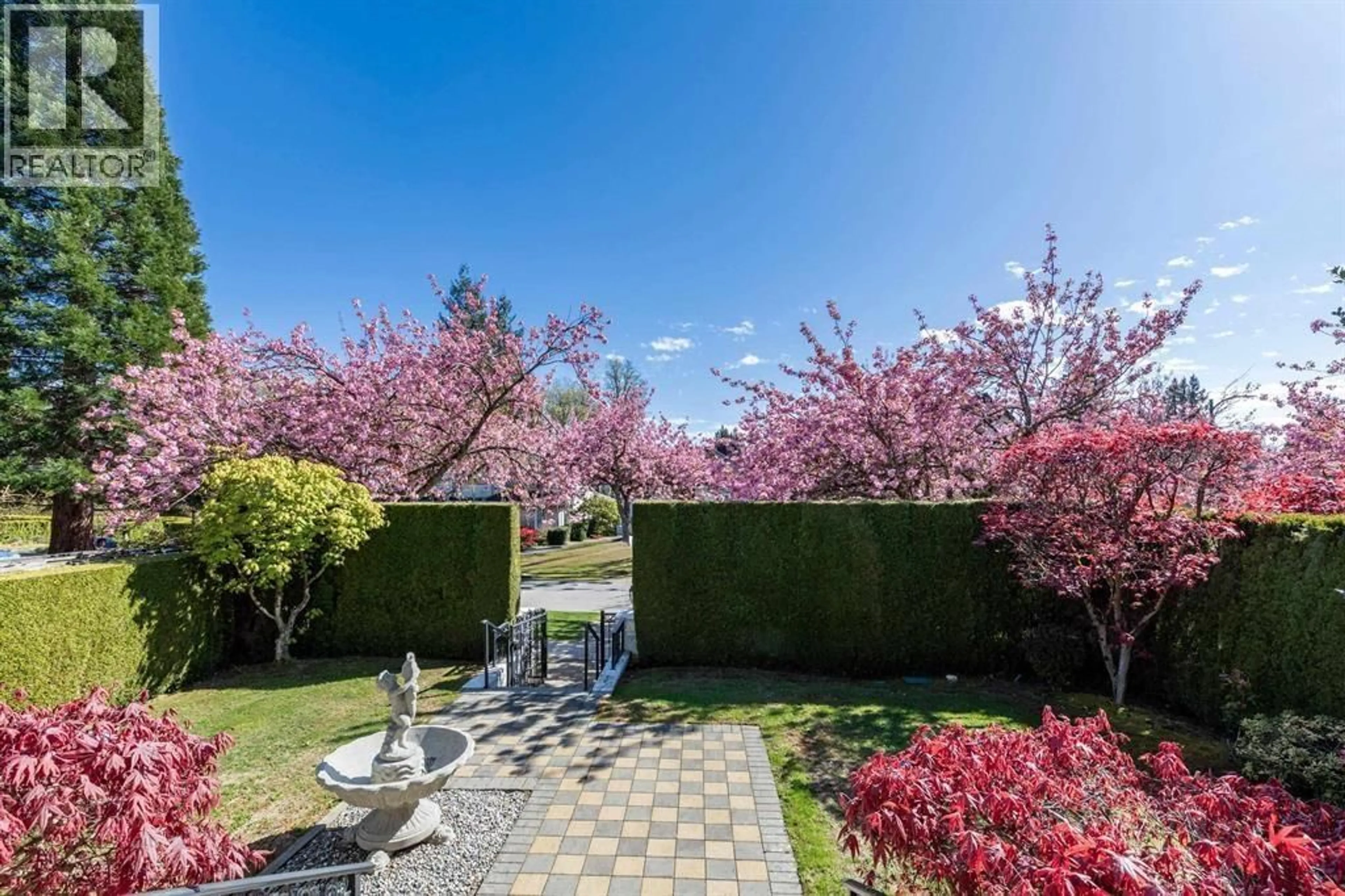 A pic from outside/outdoor area/front of a property/back of a property/a pic from drone, street for 3587 38TH AVENUE, Vancouver British Columbia V6N2X9