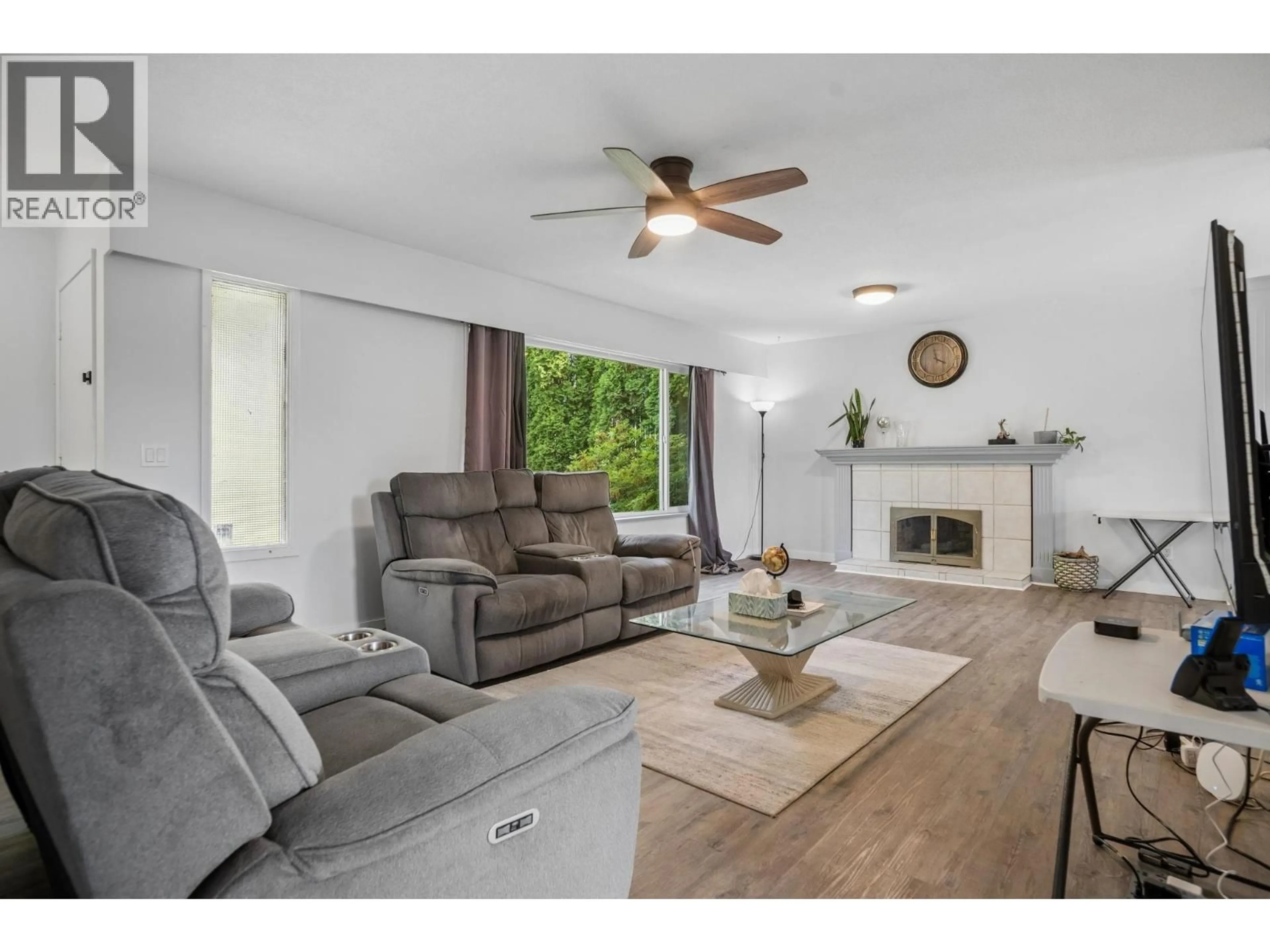 Living room with furniture, unknown for 1617 WESTERN DRIVE, Port Coquitlam British Columbia V3C2X1