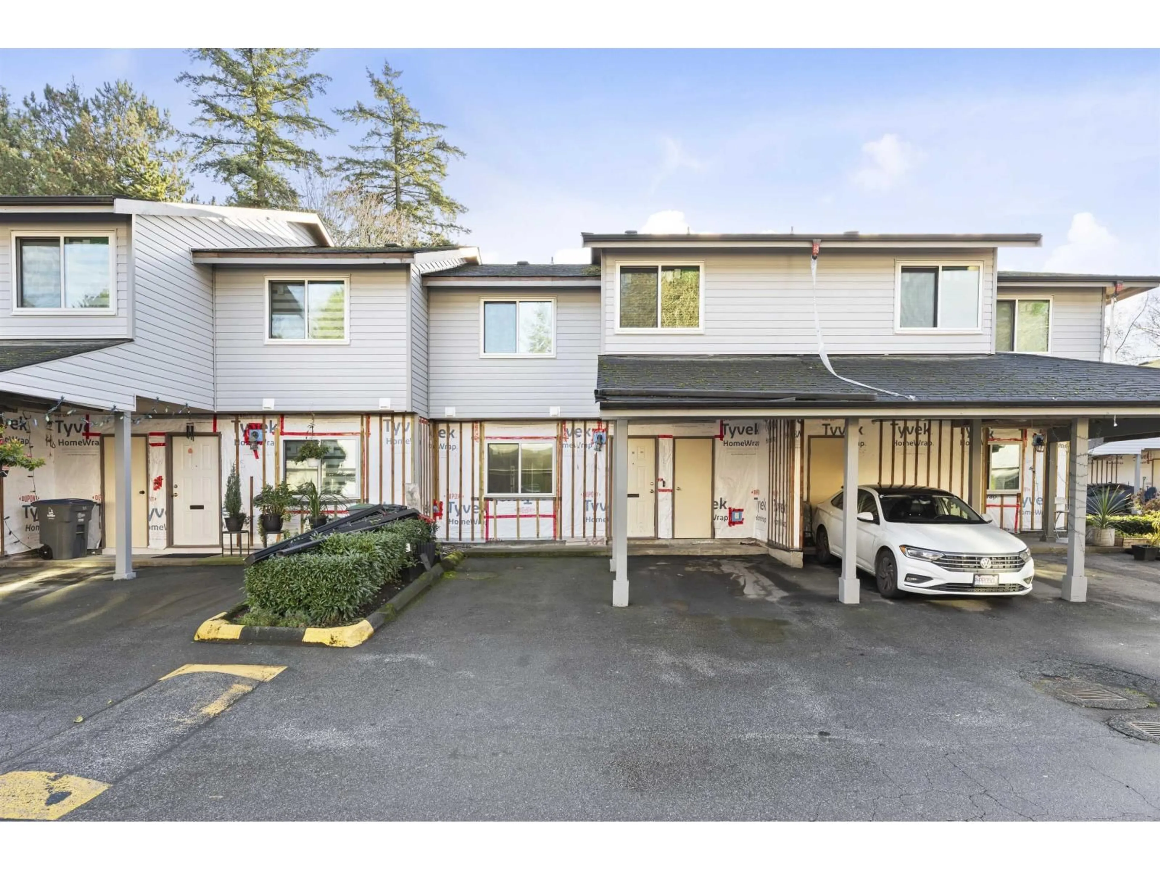 A pic from outside/outdoor area/front of a property/back of a property/a pic from drone, street for 164 - 7261 140 STREET, Surrey British Columbia V3W5J6