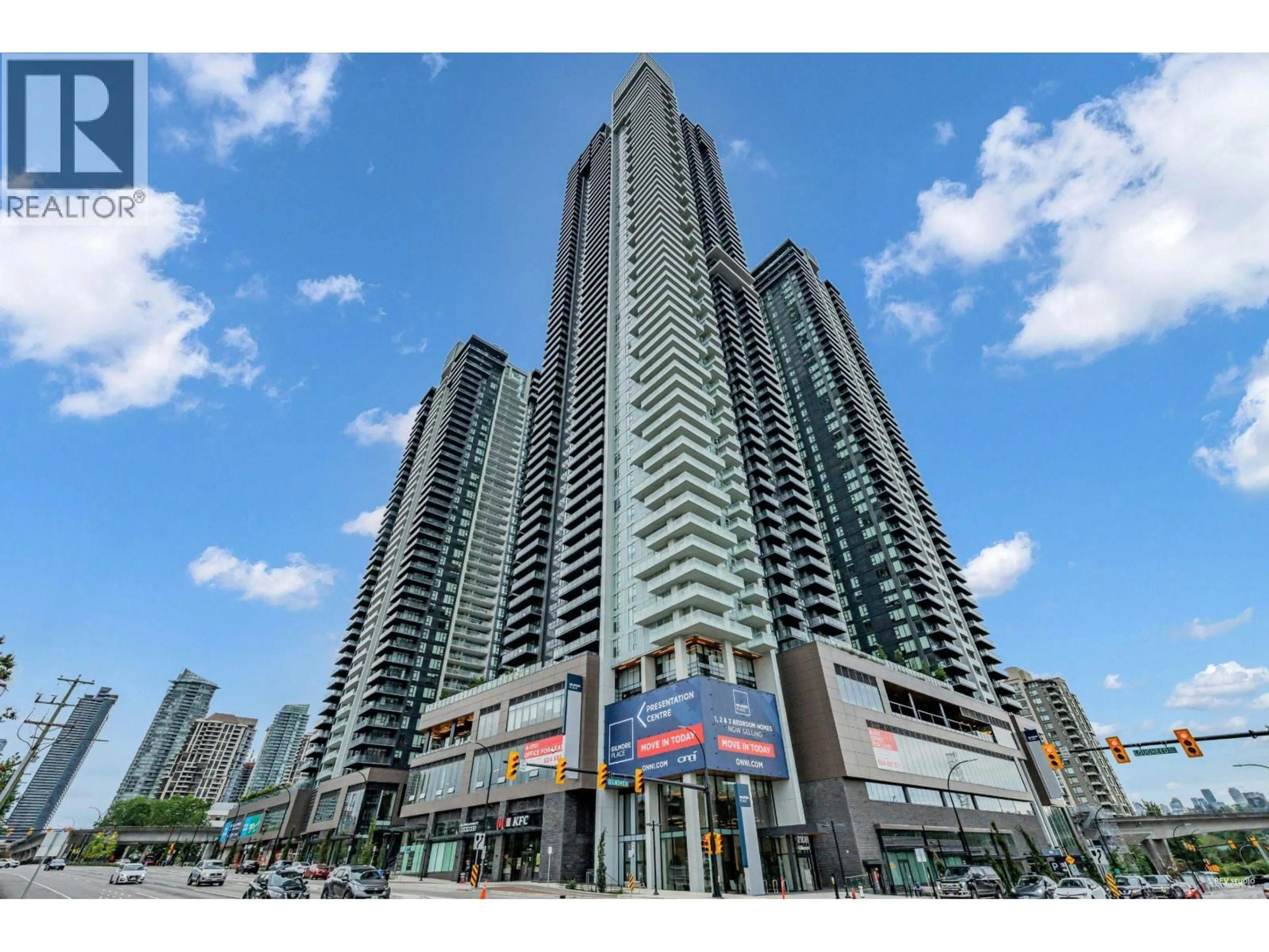 Indoor foyer for 1611 - 2108 GILMORE AVENUE, Burnaby British Columbia V5C0N8