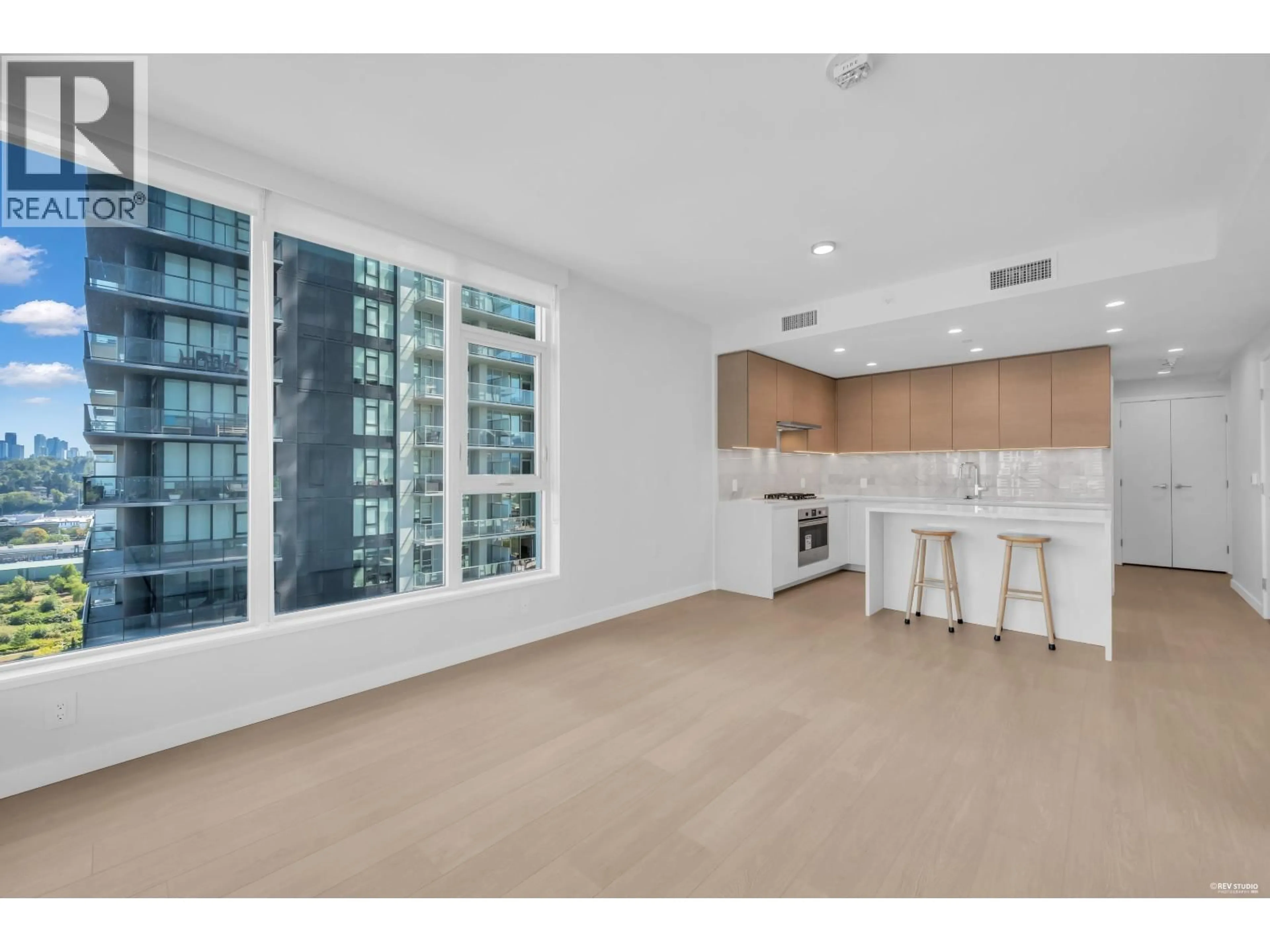 Unknown for 1611 - 2108 GILMORE AVENUE, Burnaby British Columbia V5C0N8
