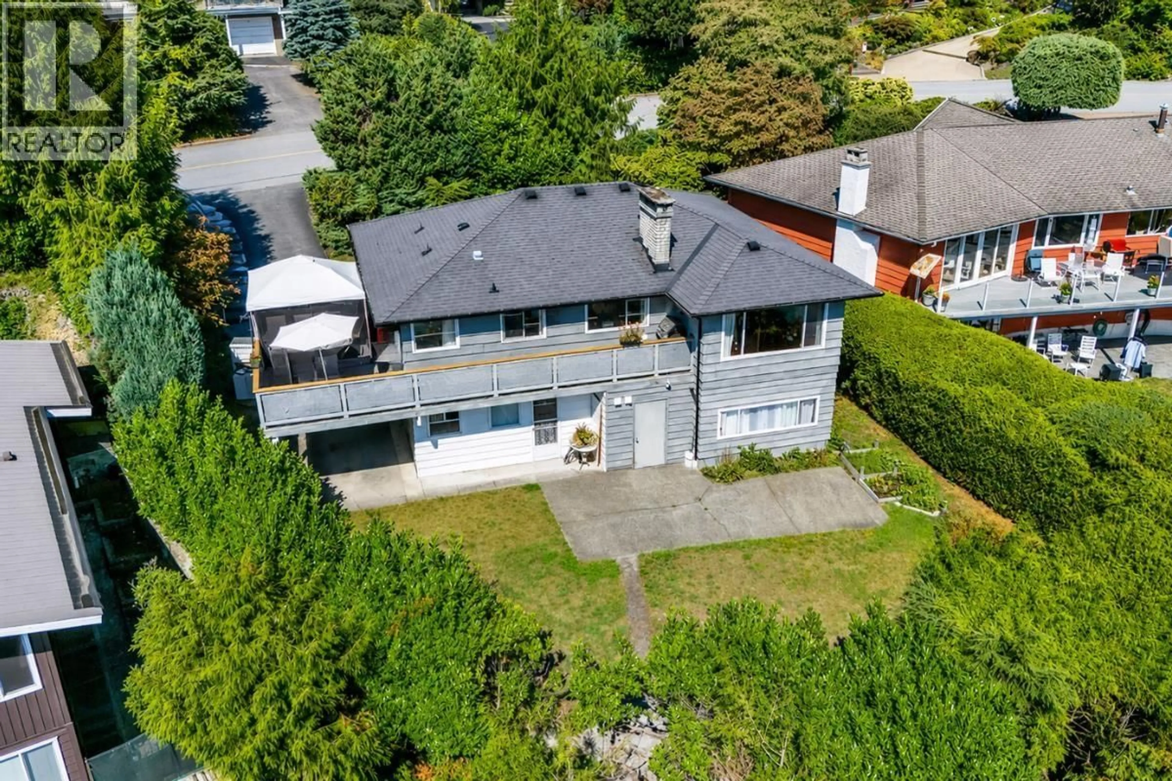 A pic from outside/outdoor area/front of a property/back of a property/a pic from drone, street for 403 NEWDALE COURT, North Vancouver British Columbia V7N3H3