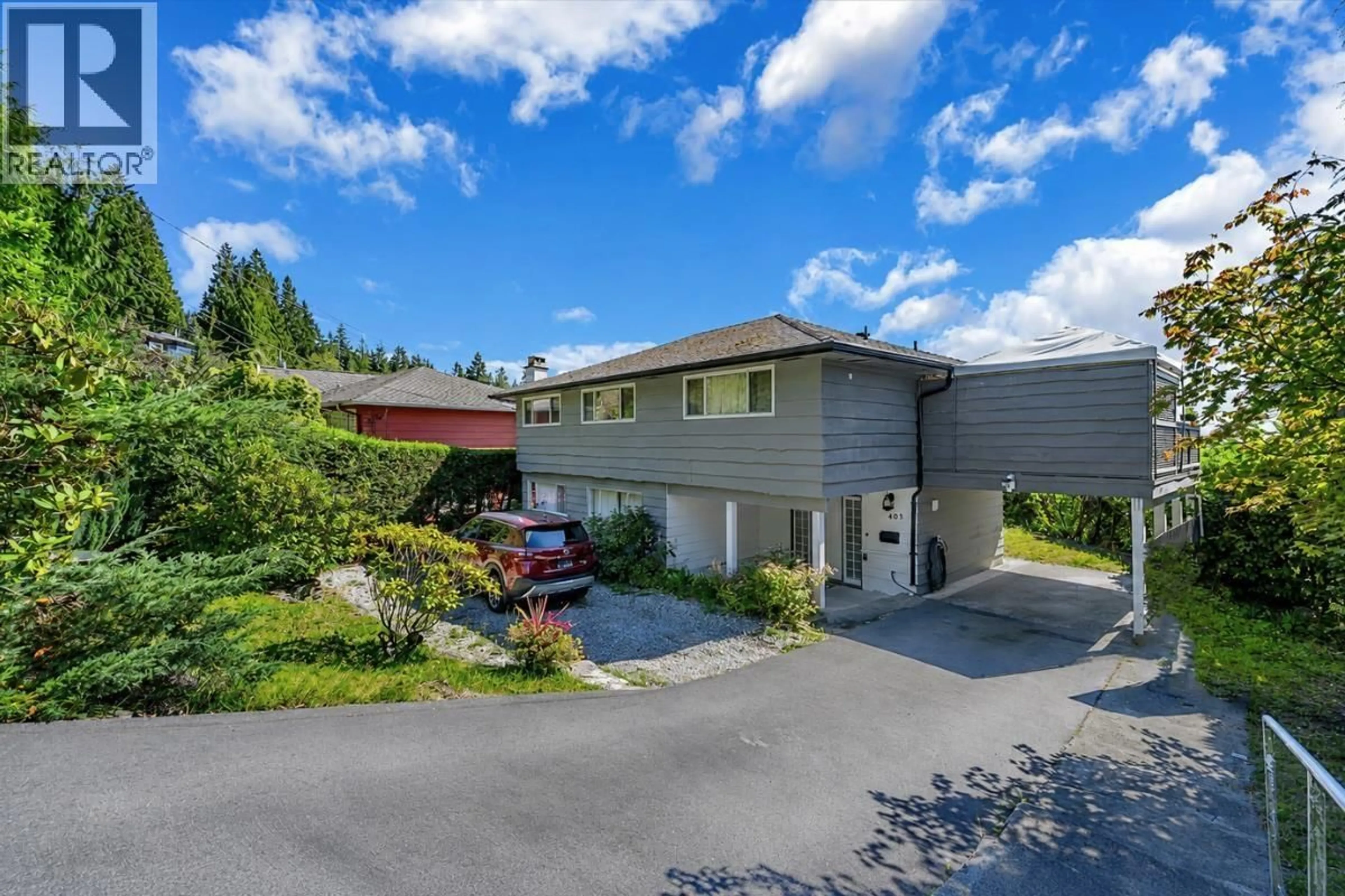 A pic from outside/outdoor area/front of a property/back of a property/a pic from drone, unknown for 403 NEWDALE COURT, North Vancouver British Columbia V7N3H3