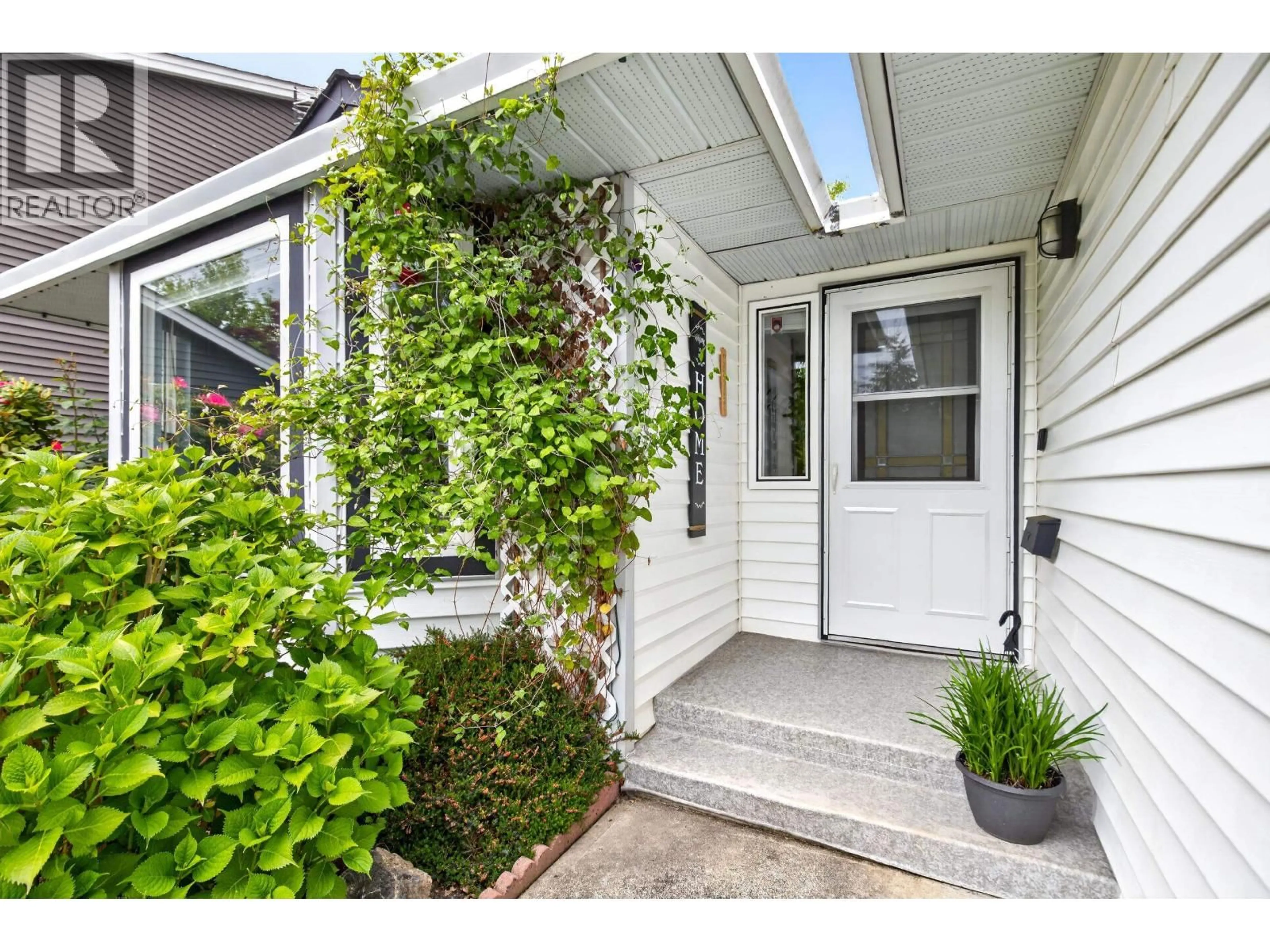 Indoor entryway for 23425 WHIPPOORWILL AVENUE, Maple Ridge British Columbia V2X9L8