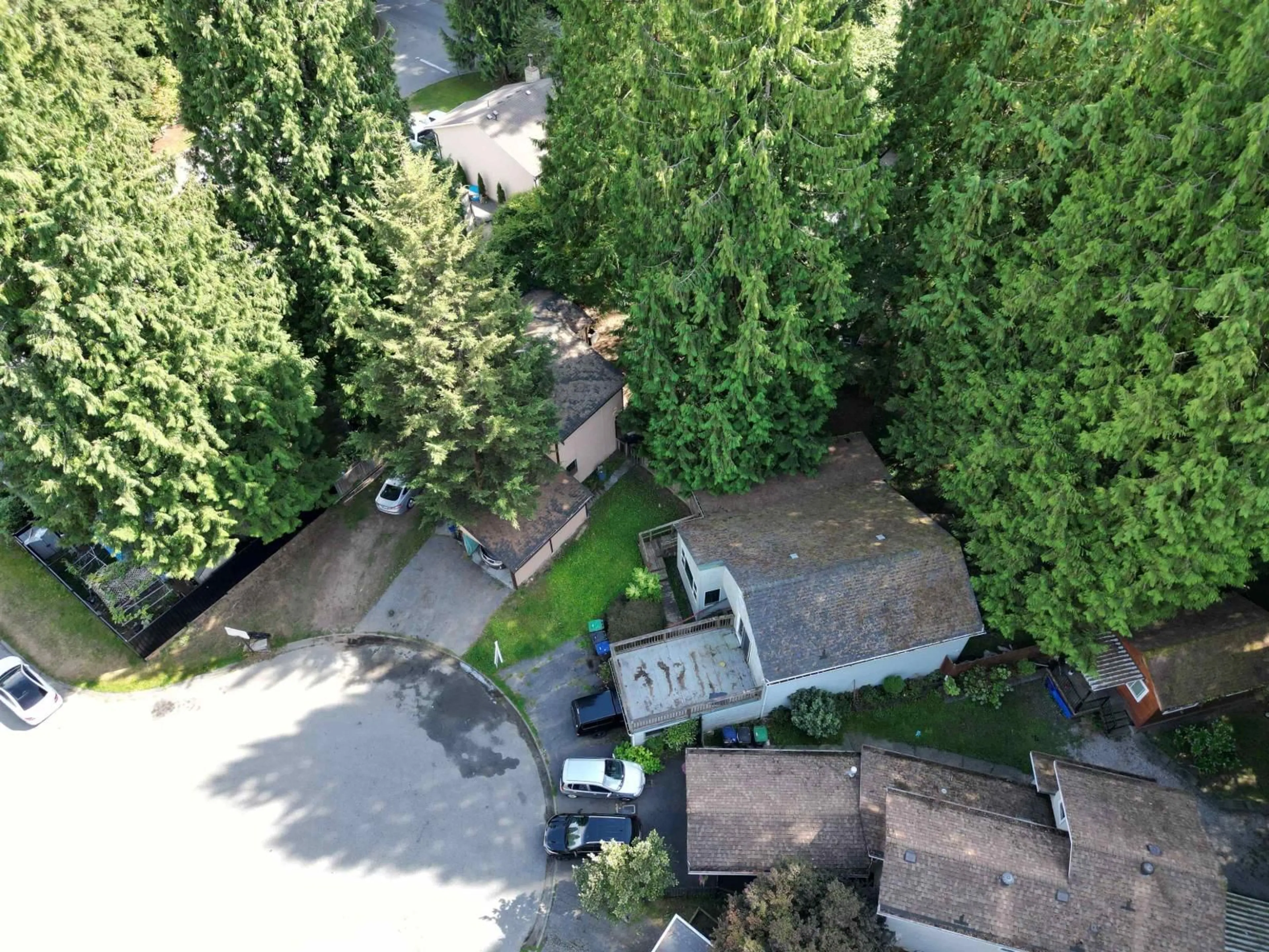 A pic from outside/outdoor area/front of a property/back of a property/a pic from drone, unknown for 14718 101A AVENUE, Surrey British Columbia V3R7E7