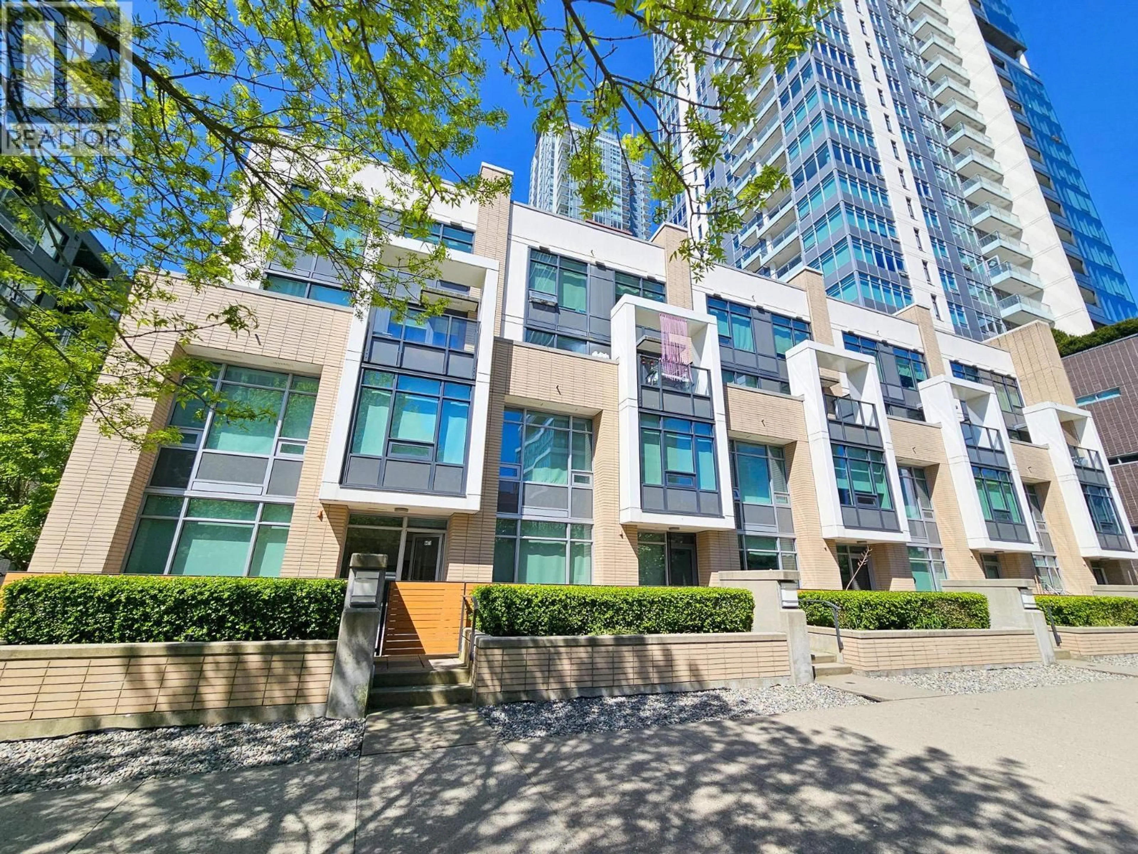 A pic from outside/outdoor area/front of a property/back of a property/a pic from drone, unknown for 6471 TELFORD AVENUE, Burnaby British Columbia V5H0B6