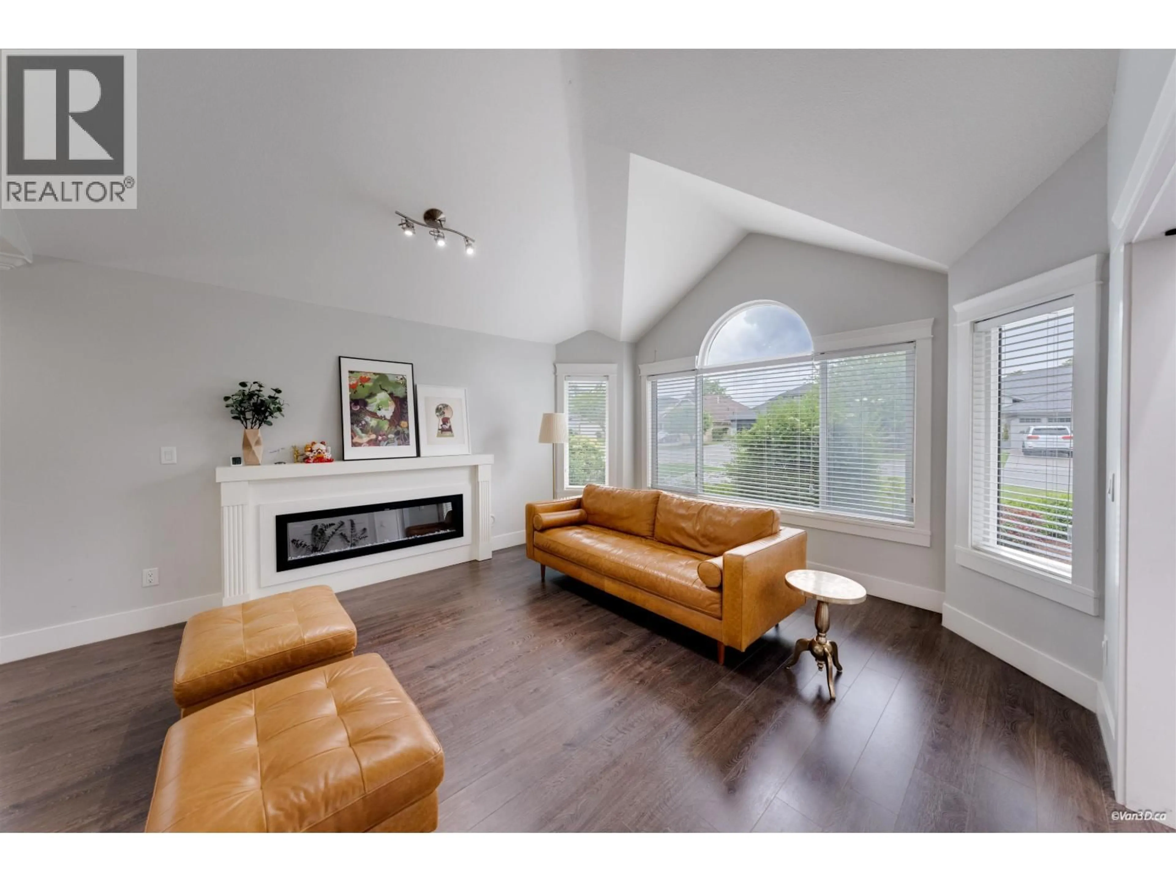 Living room with furniture, unknown for 6288 CRESCENT PLACE, Delta British Columbia V4K4V2