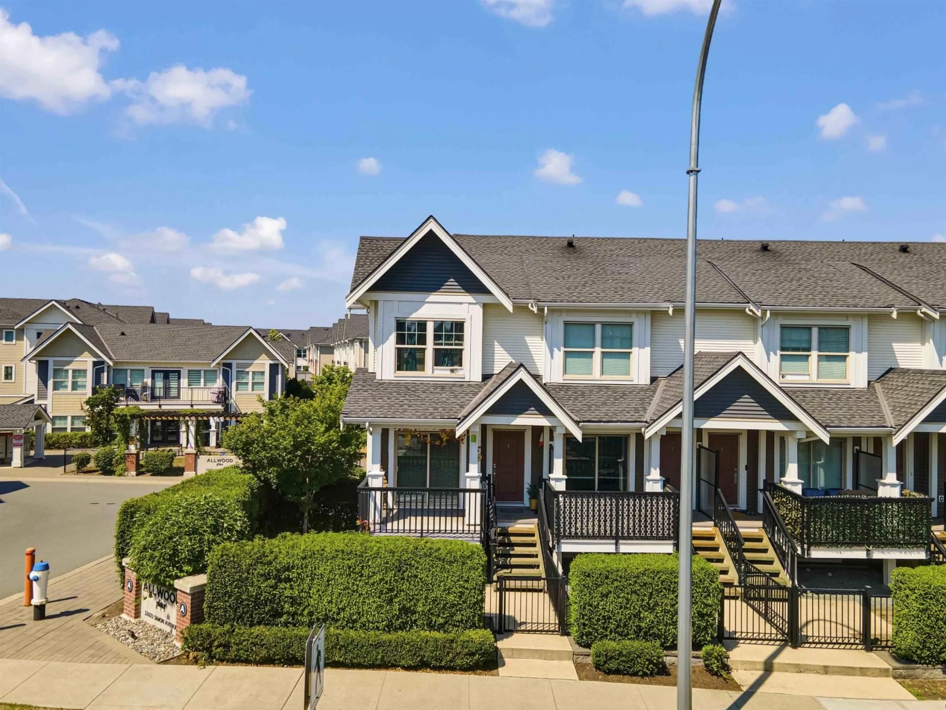 A pic from outside/outdoor area/front of a property/back of a property/a pic from drone, street for 2 - 32633 SIMON AVENUE, Abbotsford British Columbia V2T0G9