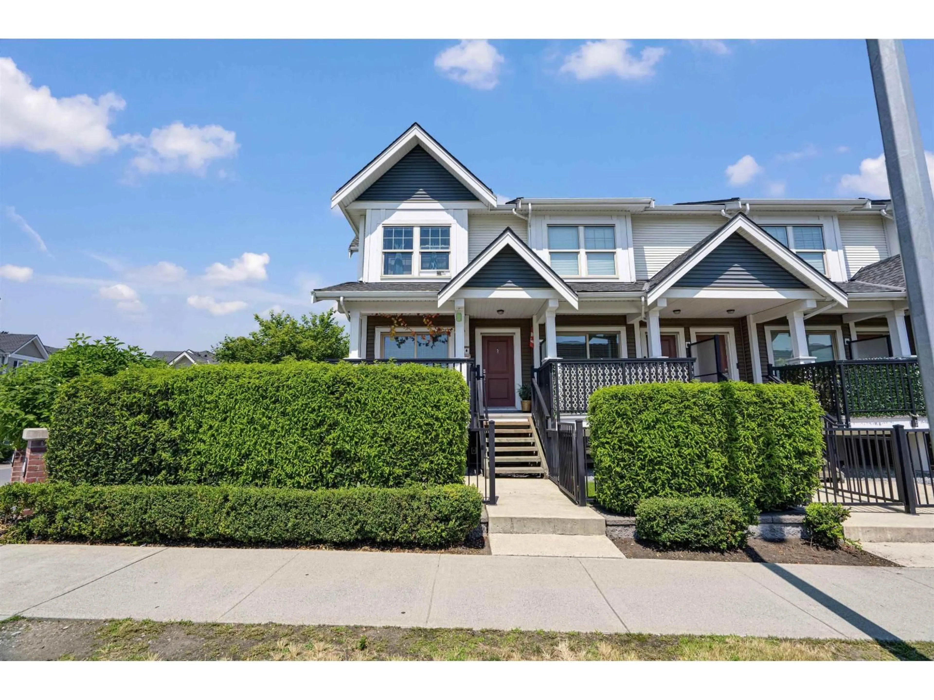 Home with vinyl exterior material, street for 2 - 32633 SIMON AVENUE, Abbotsford British Columbia V2T0G9