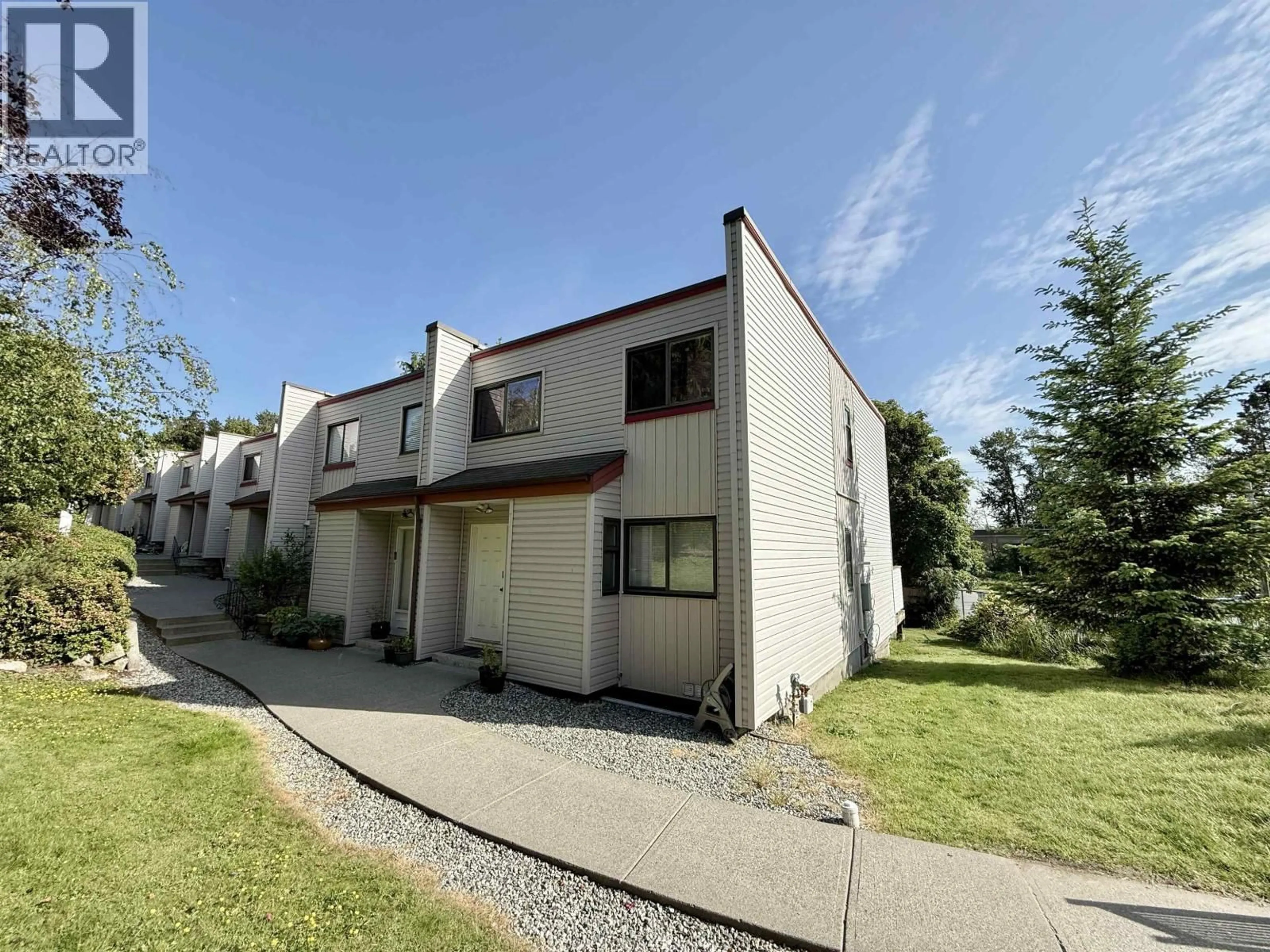 A pic from outside/outdoor area/front of a property/back of a property/a pic from drone, street for 6762 KNEALE PLACE, Burnaby British Columbia V5B2Z2