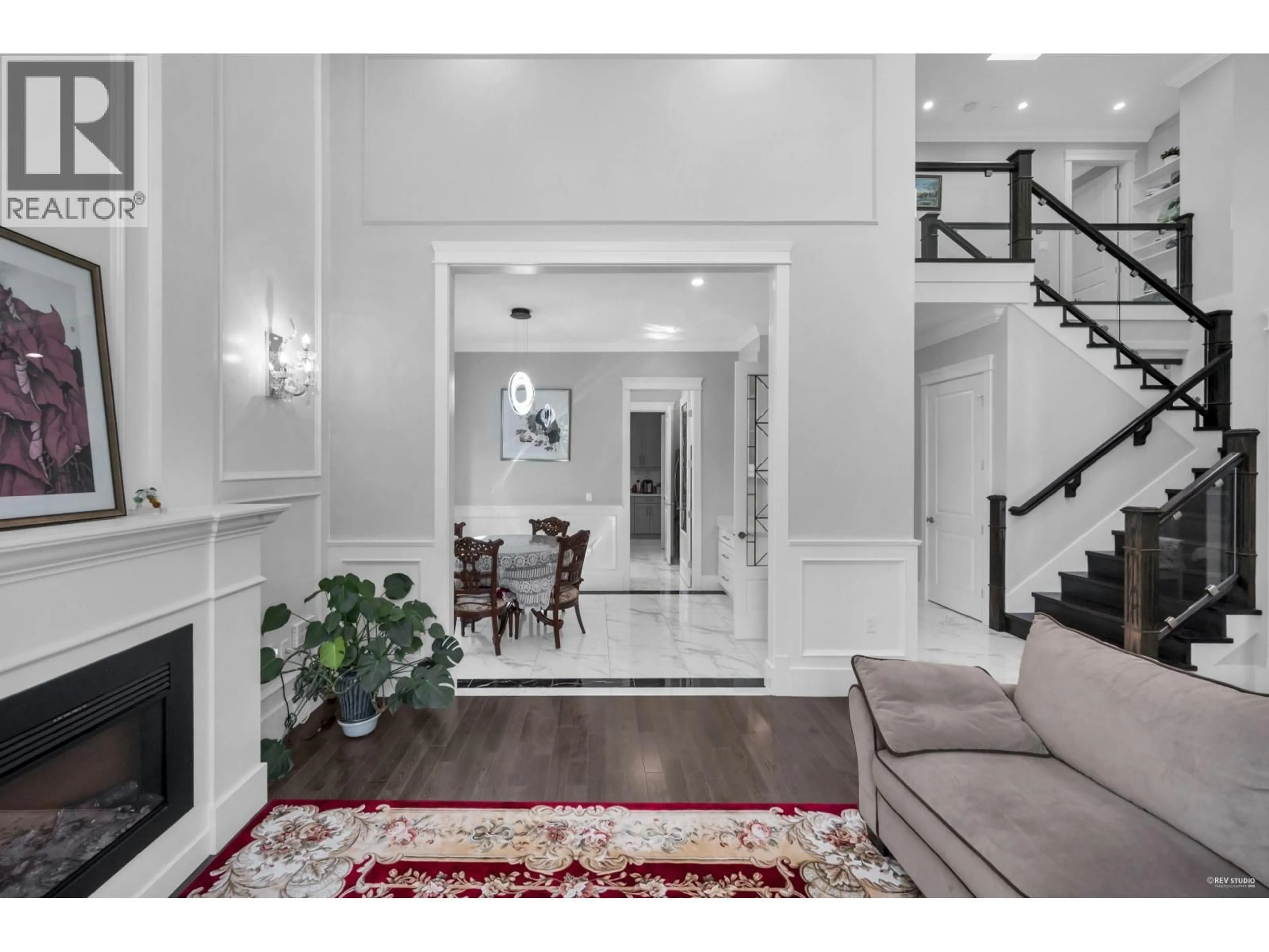 Indoor entryway for 8351 LESLIE ROAD, Richmond British Columbia V6X1E4