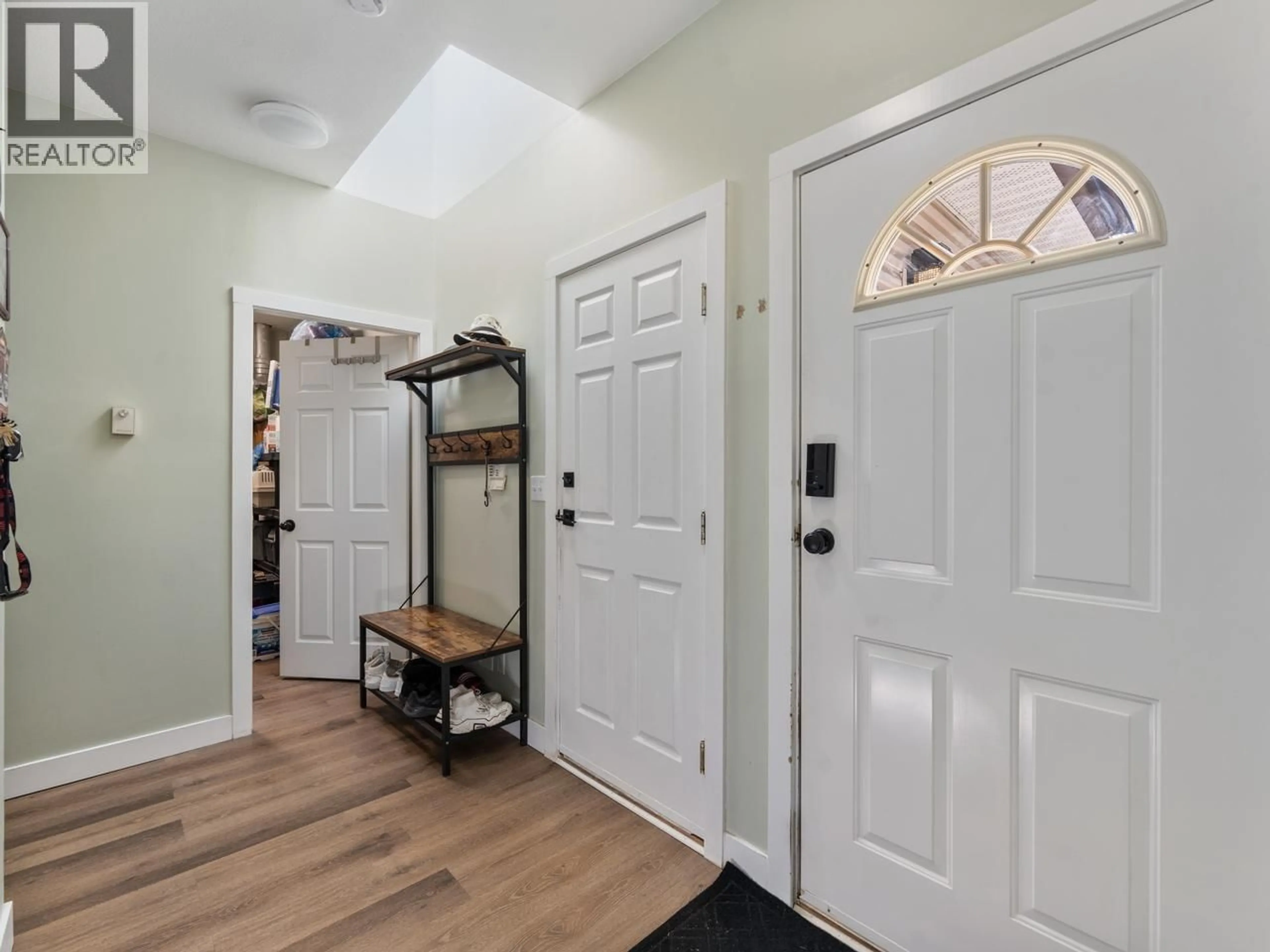 Indoor entryway for 32 - 23151 HANEY, Maple Ridge British Columbia V2X0S5