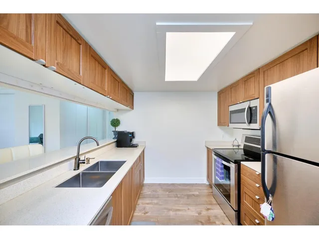 705 - 10523 UNIVERSITY DRIVE, Surrey 3