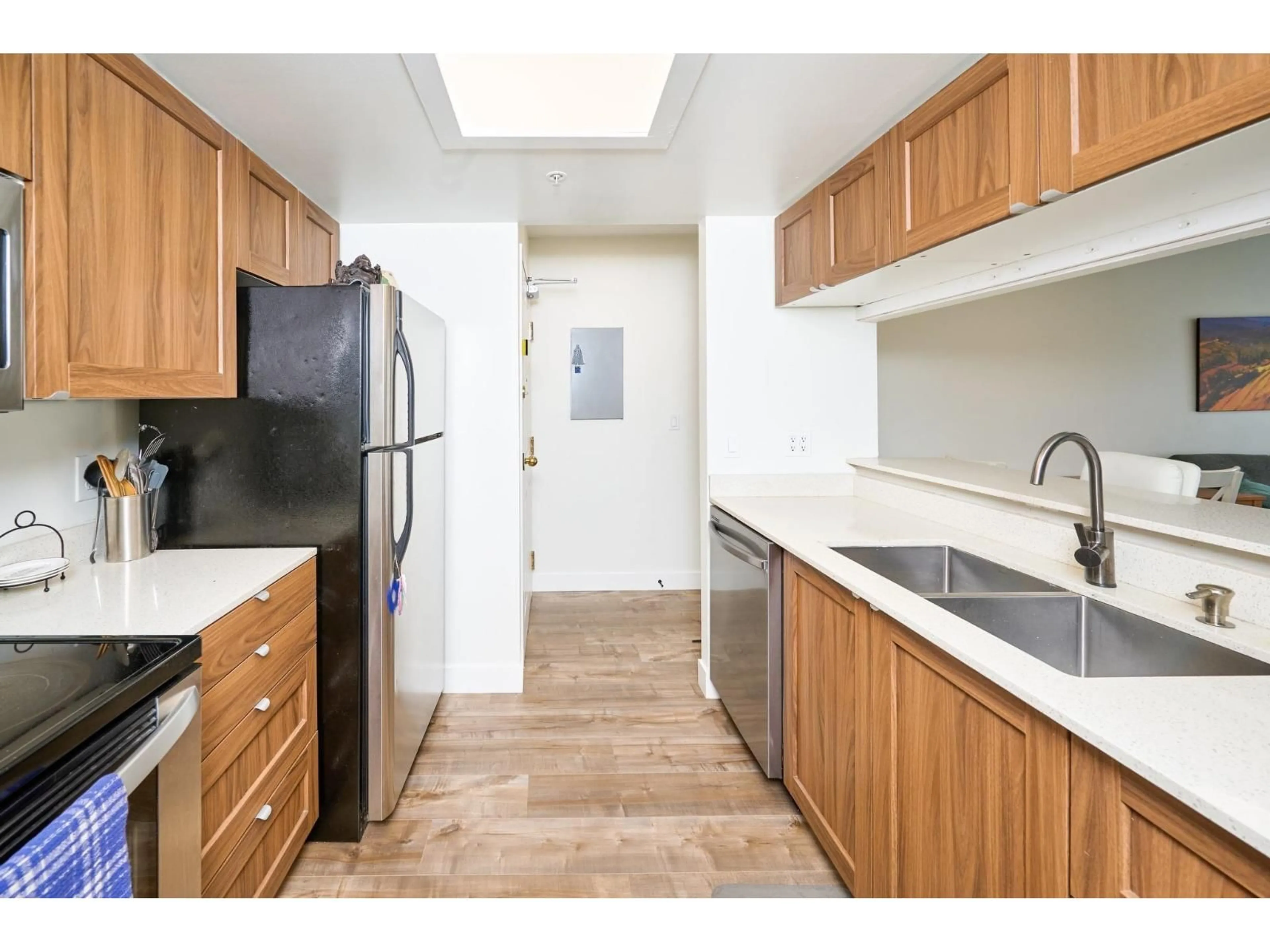 Standard kitchen, unknown for 705 - 10523 UNIVERSITY DRIVE, Surrey British Columbia V3T5T8