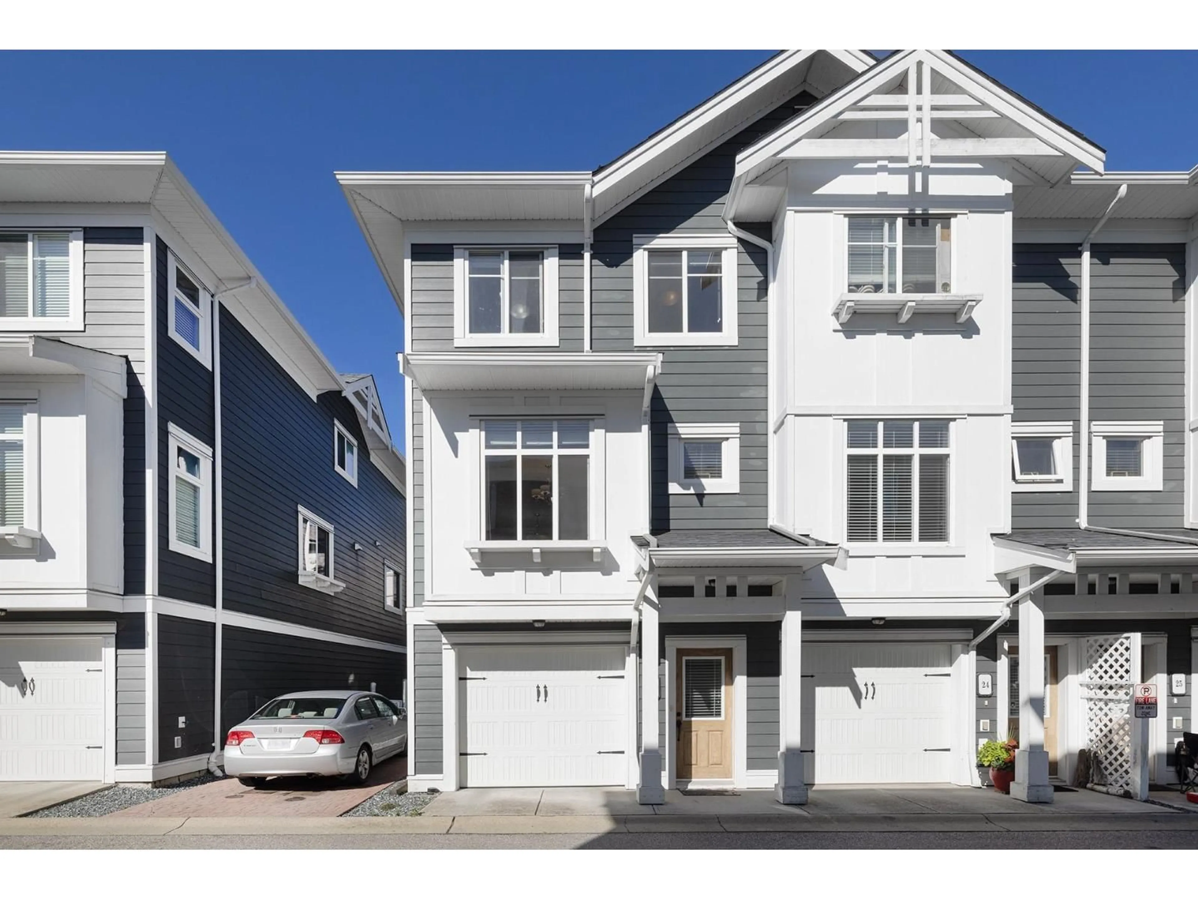 Home with vinyl exterior material, street for 23 - 8433 164 STREET, Surrey British Columbia V4N1E1