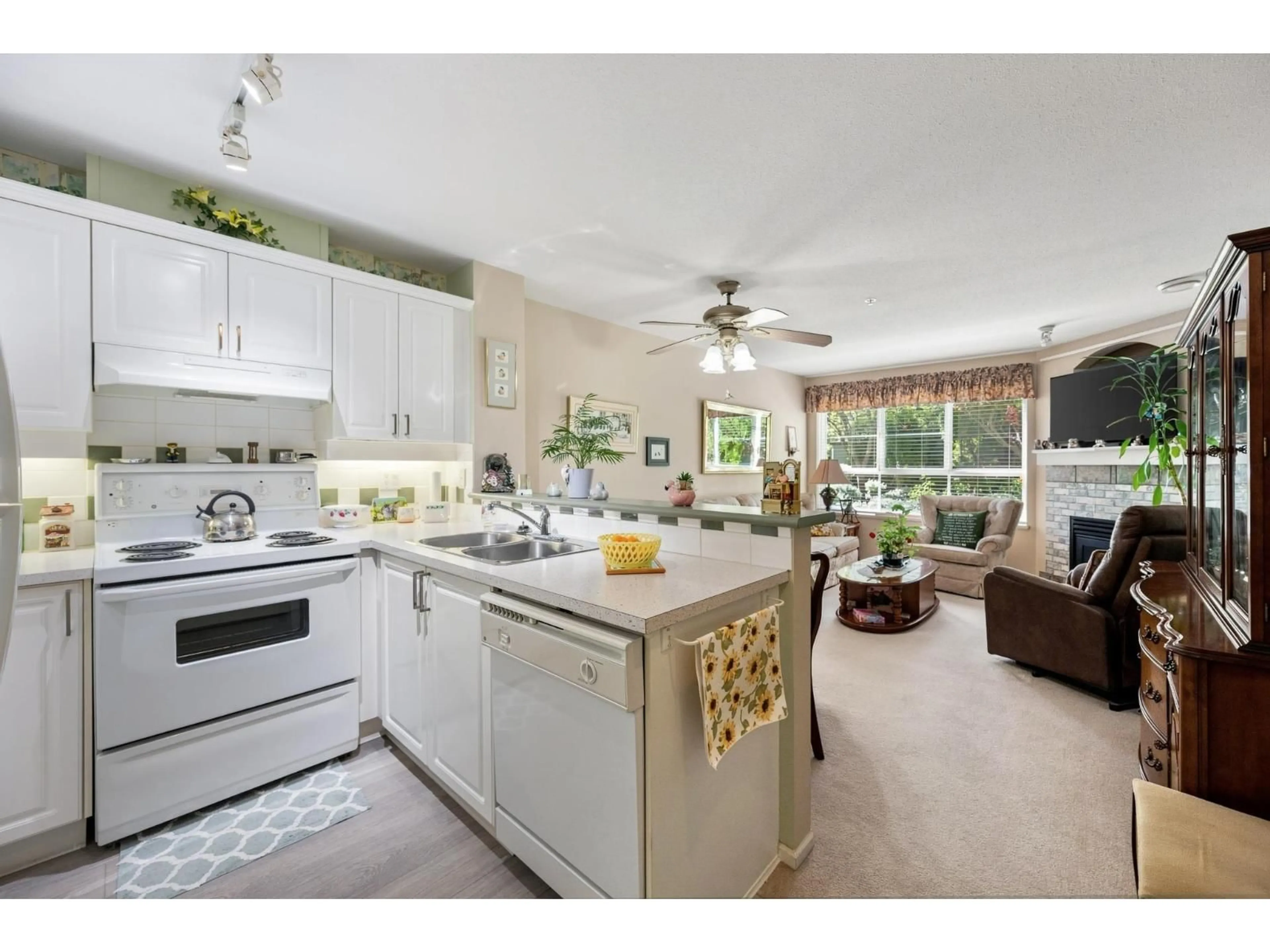 Open concept kitchen, unknown for 115 - 6336 197 STREET, Langley British Columbia V2Y2T7