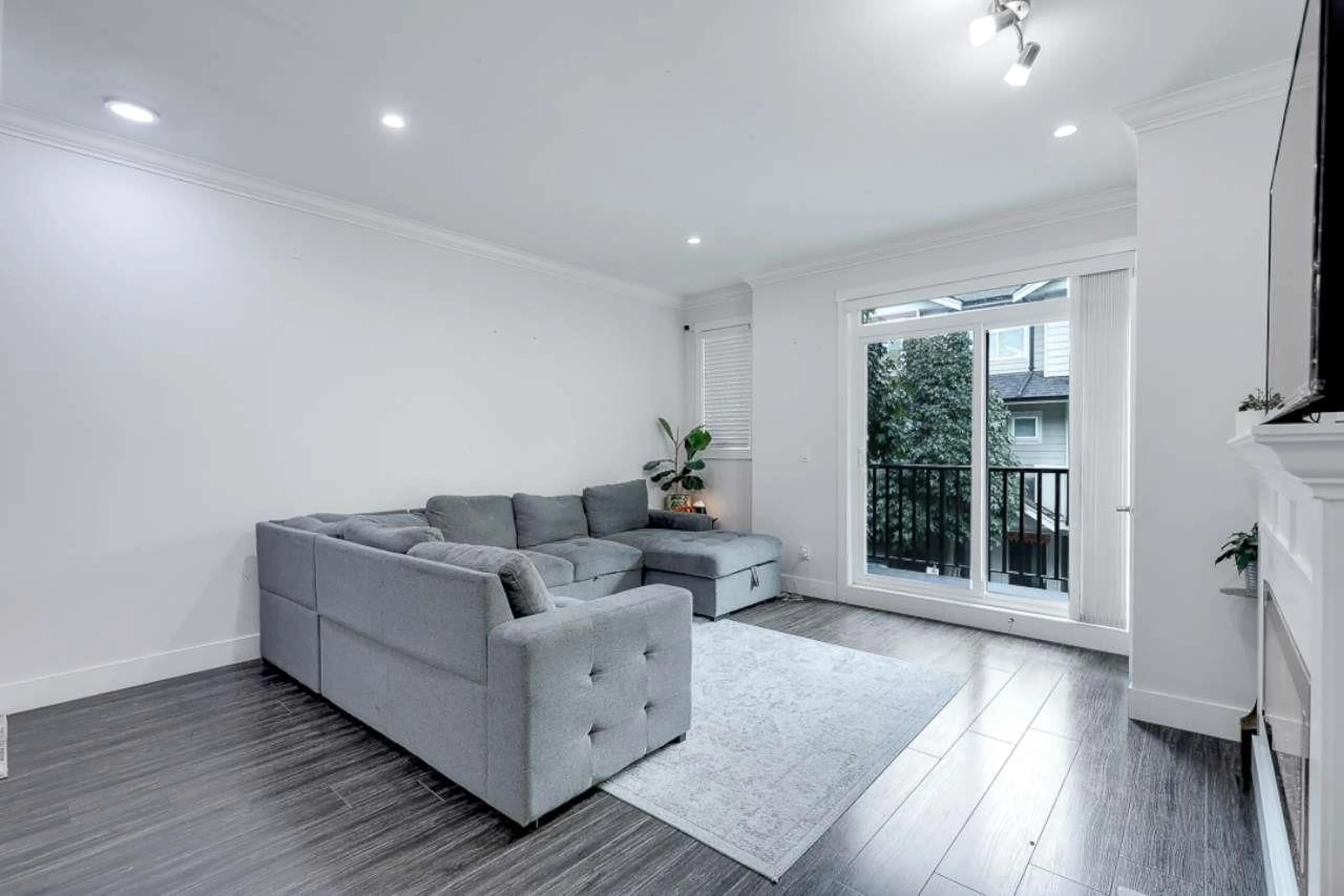 Living room with furniture, unknown for 121 - 13898 64 AVENUE, Surrey British Columbia V3W1L6